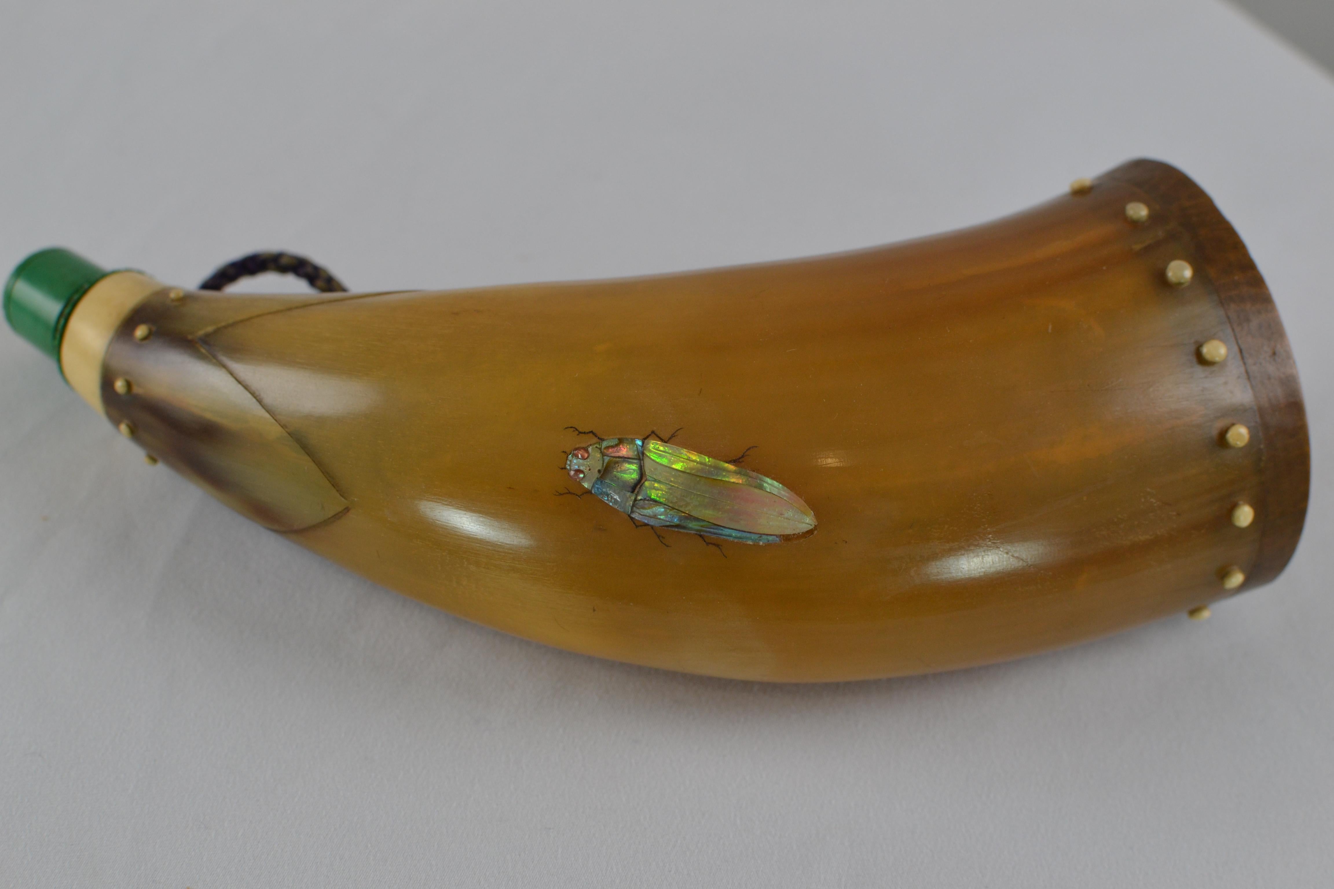 Japanese Powder Horn with Inlay in Mother of Pearl, 19th Century For Sale 4