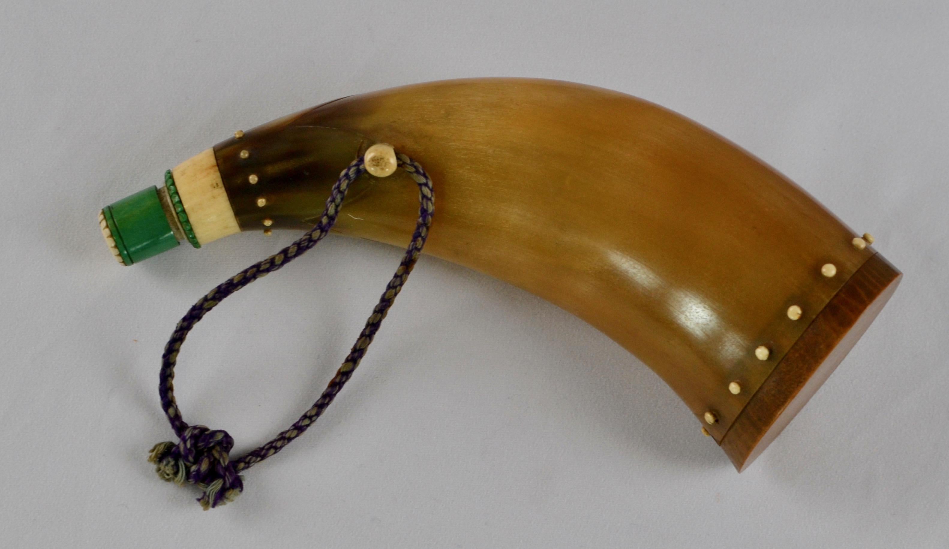 Japanisches Pulverhorn mit Intarsien aus Perlmutt:: 19. Jahrhundert im Angebot 5