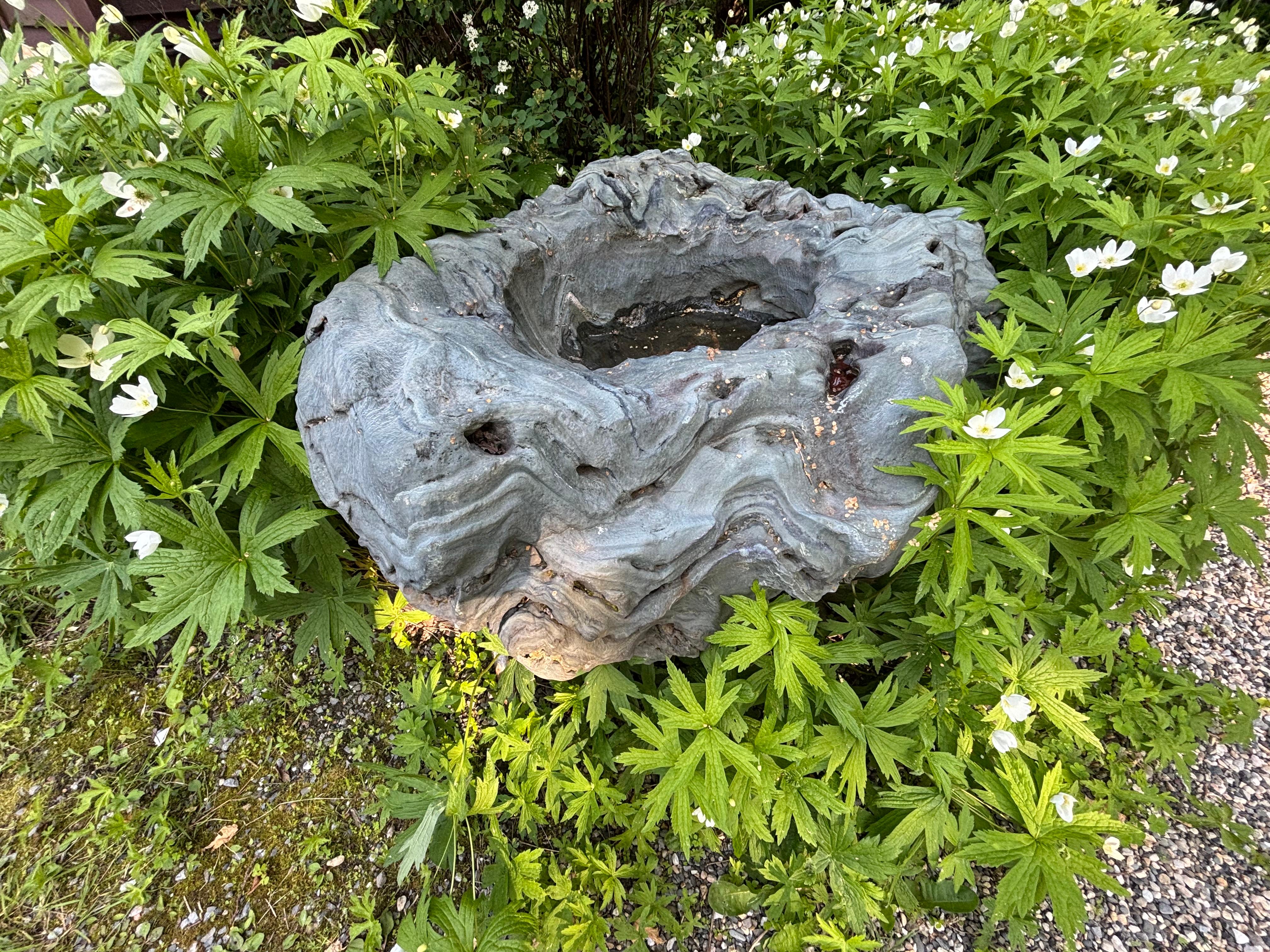 Depósito de agua japonés de piedra preciosa azul 