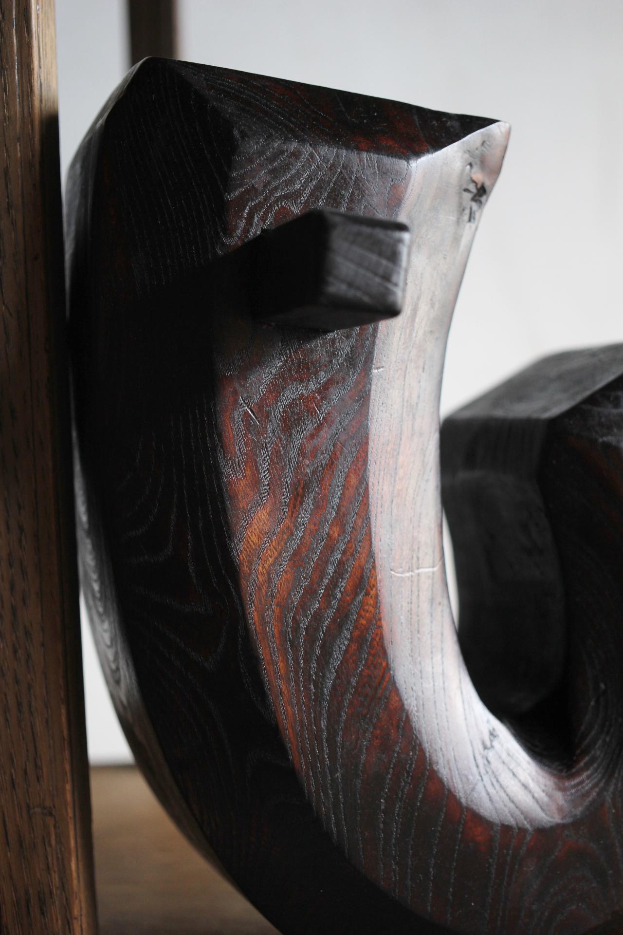 Material: Zelkova
Size: 240 (W) x 300 (H) x 220 (D) [mm] 　5kg

Smooth curves
A very refined design that symbolizes Japanese folk art.
It is made of hard wood, but wear leaves traces of the string
It has been blessed with good aging and
