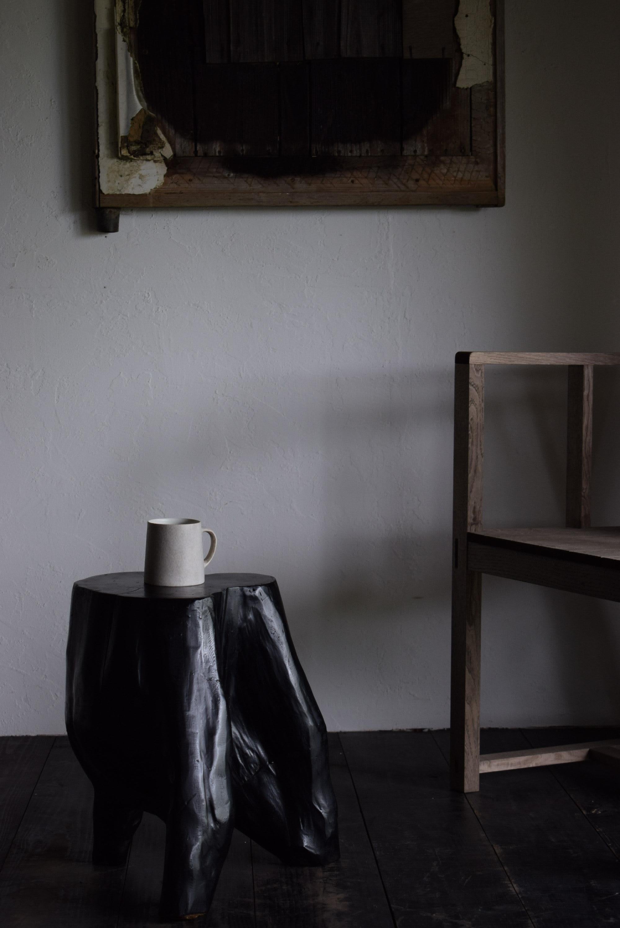 Japanischer primitiver Hocker / Wabi-Sabi Hocker / Blumenständer im Zustand „Gut“ in Sammu-shi, Chiba