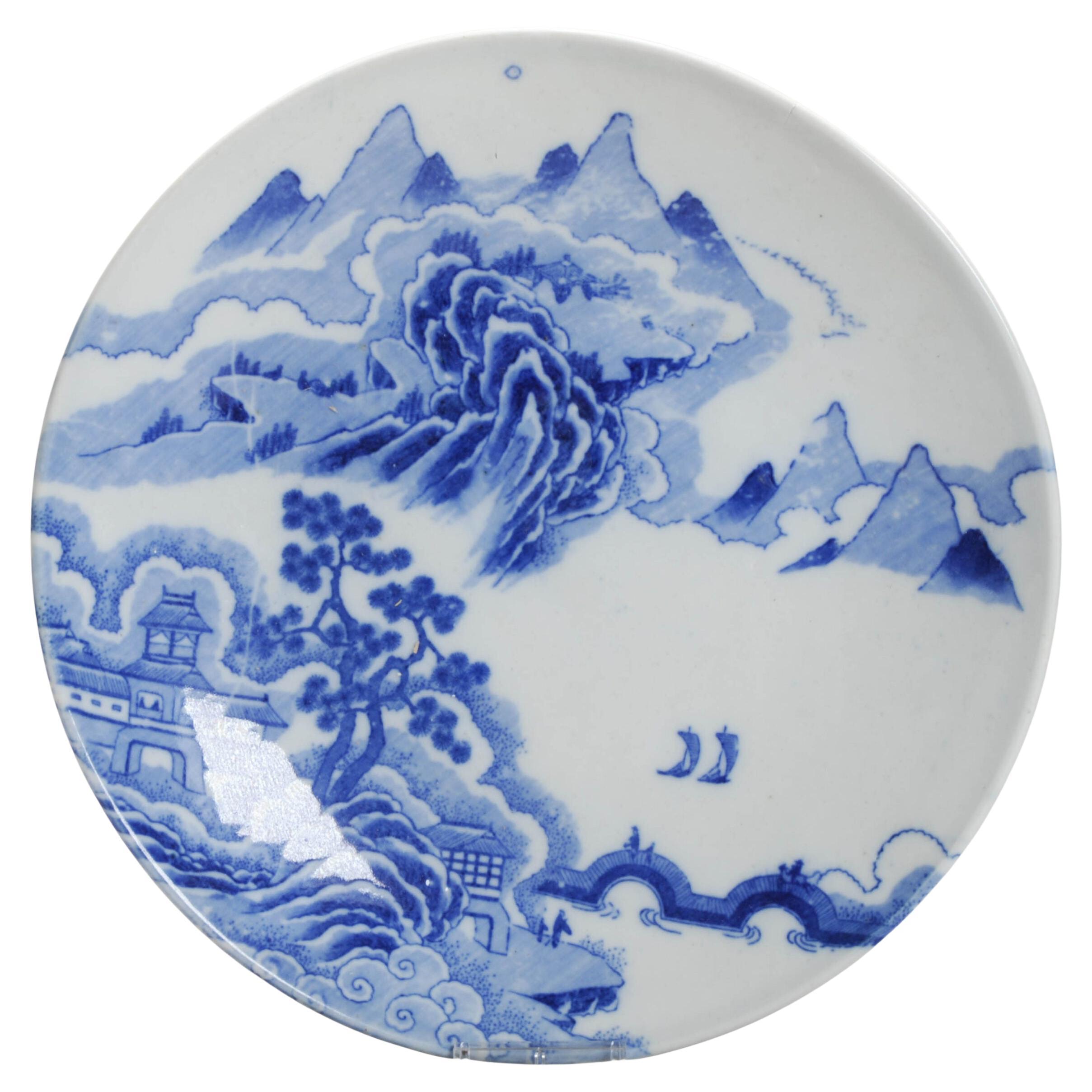 Japanischer bedruckter japanischer Teller mit Landschaftslandschaft in Blau und Weiß, um 1900