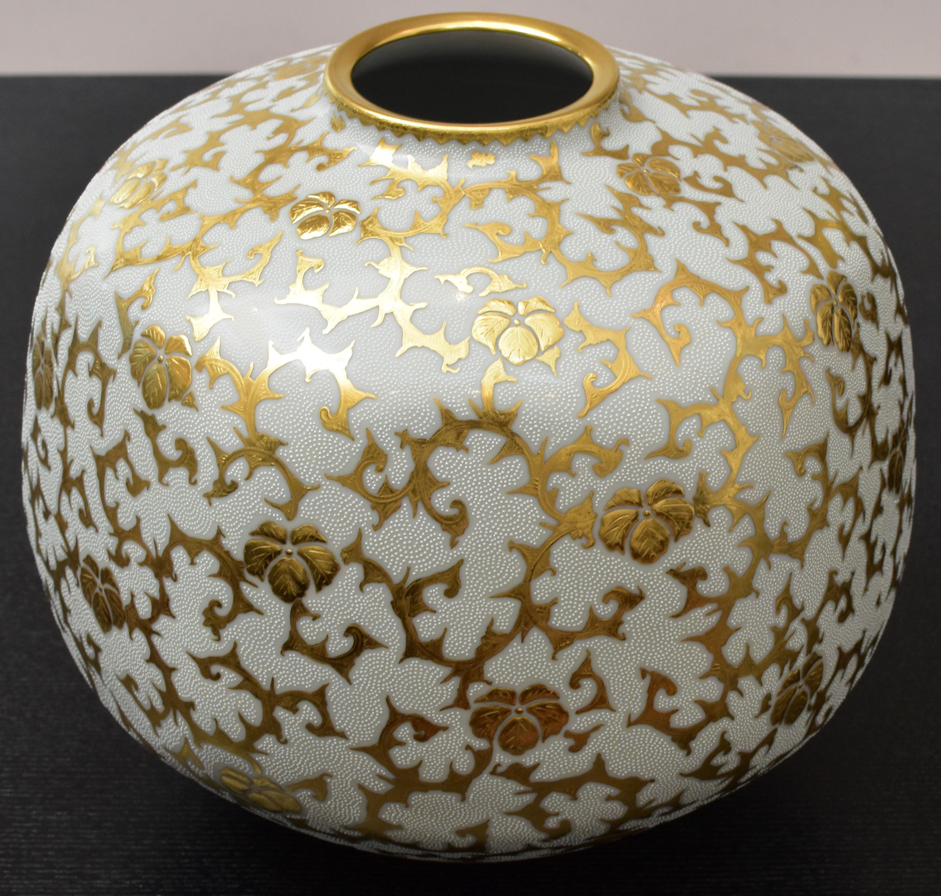 Exceptional contemporary Japanese Kutani porcelain vase, extremely intricately hand painted with unique raised 