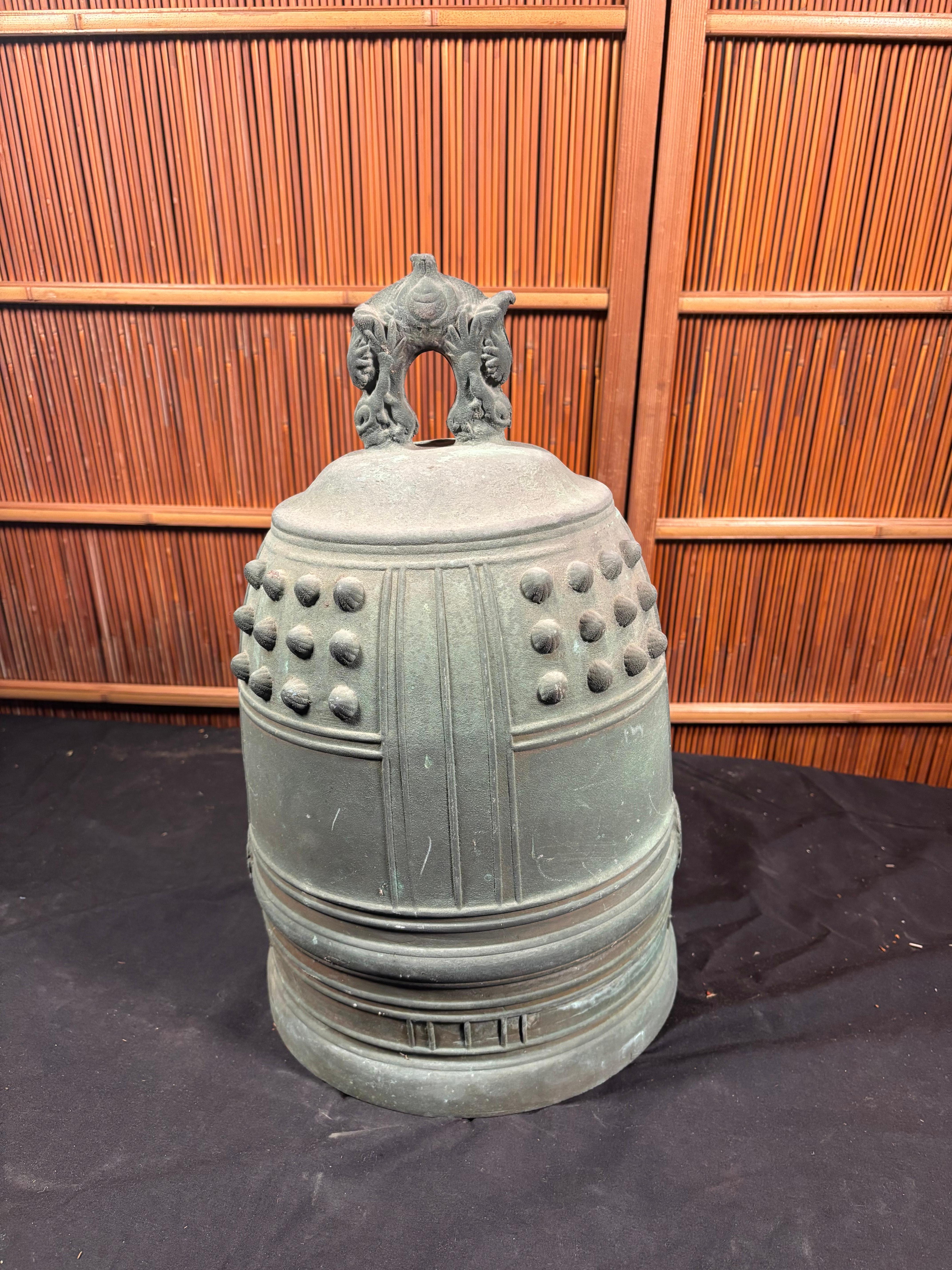 Japonais Cloche à feu japonaise en bronze antique du 19e siècle - Héritage familial unique en vente