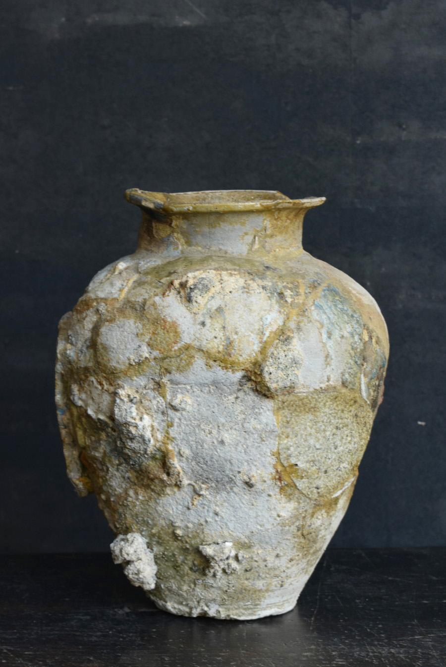 Japanese rare antique pottery vase/12th century/beautiful natural glaze In Distressed Condition In Sammu-shi, Chiba
