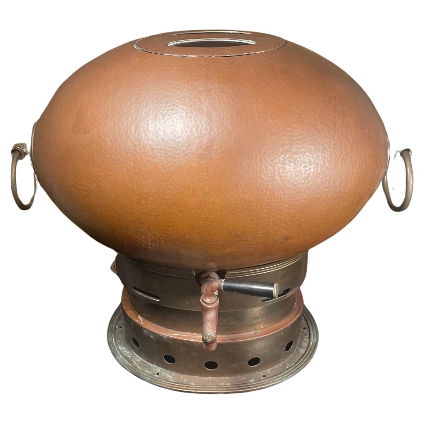 Art déco japonais rare  Vase Sake en bronze martelé à la main en vente
