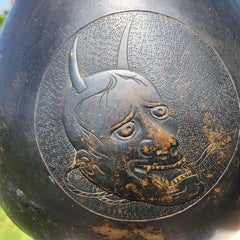 Rare vase japonais en bronze « Noh Play Mask » (masque de jeu)
