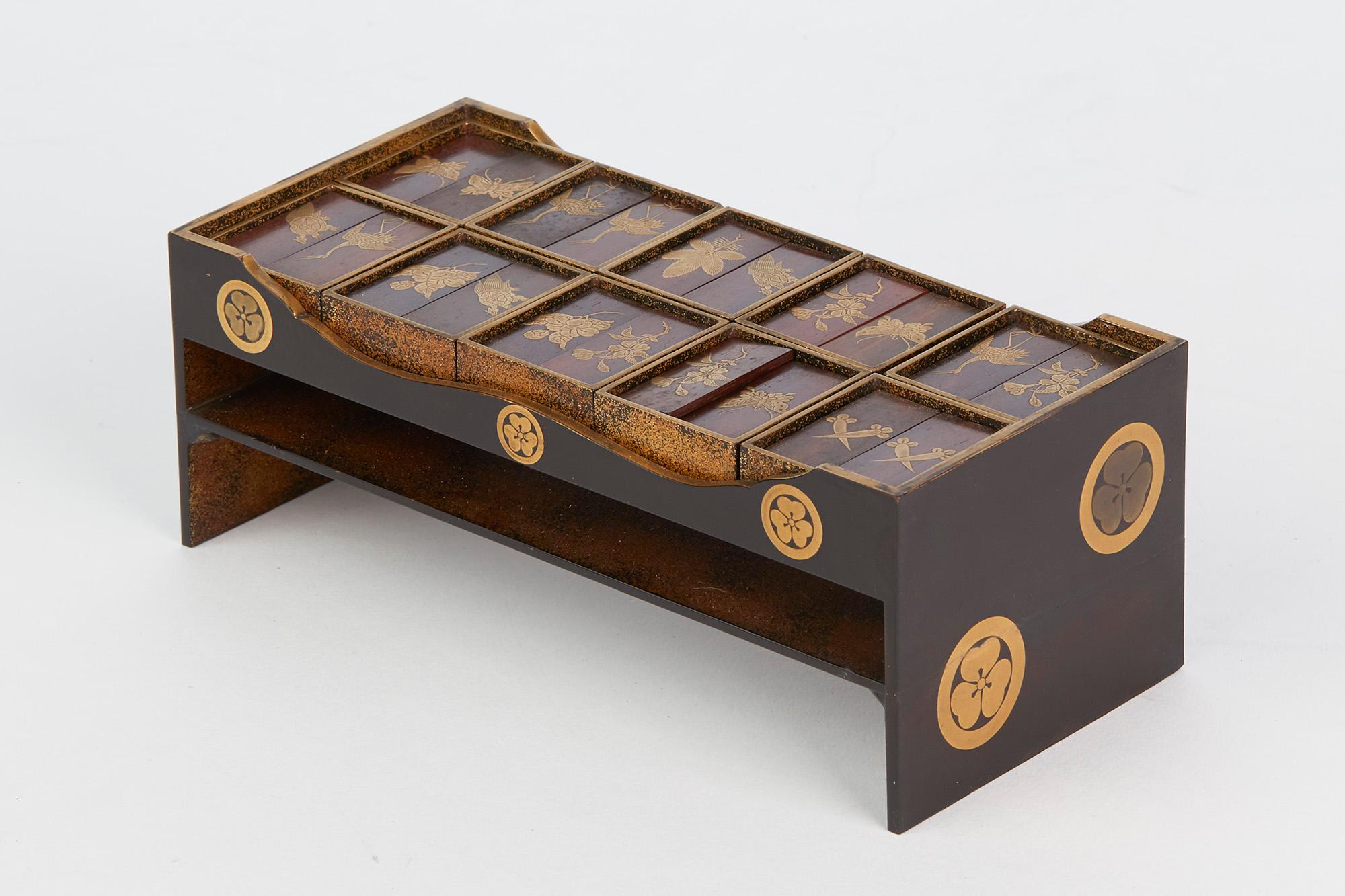 Japanese Rare Lacquered Wood Sensory Game, 19th Century In Good Condition In Bishop's Stortford, Hertfordshire