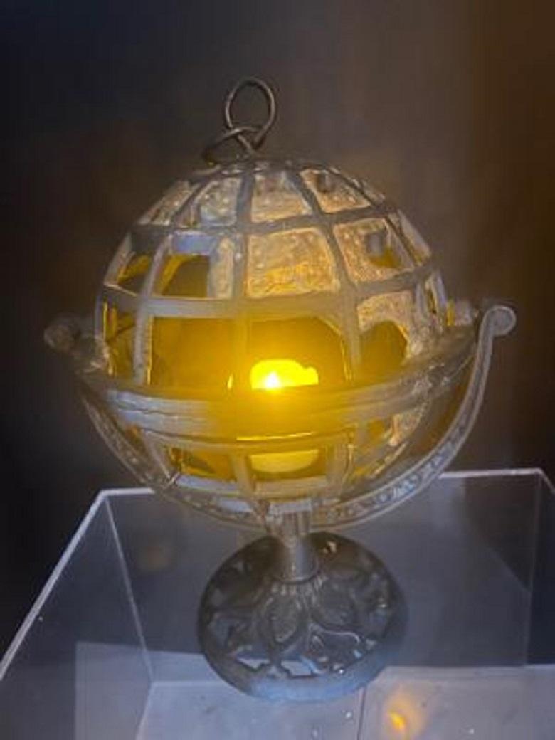Japanese Rare Old Five Continents Globe Lighting Lantern In Good Condition For Sale In South Burlington, VT