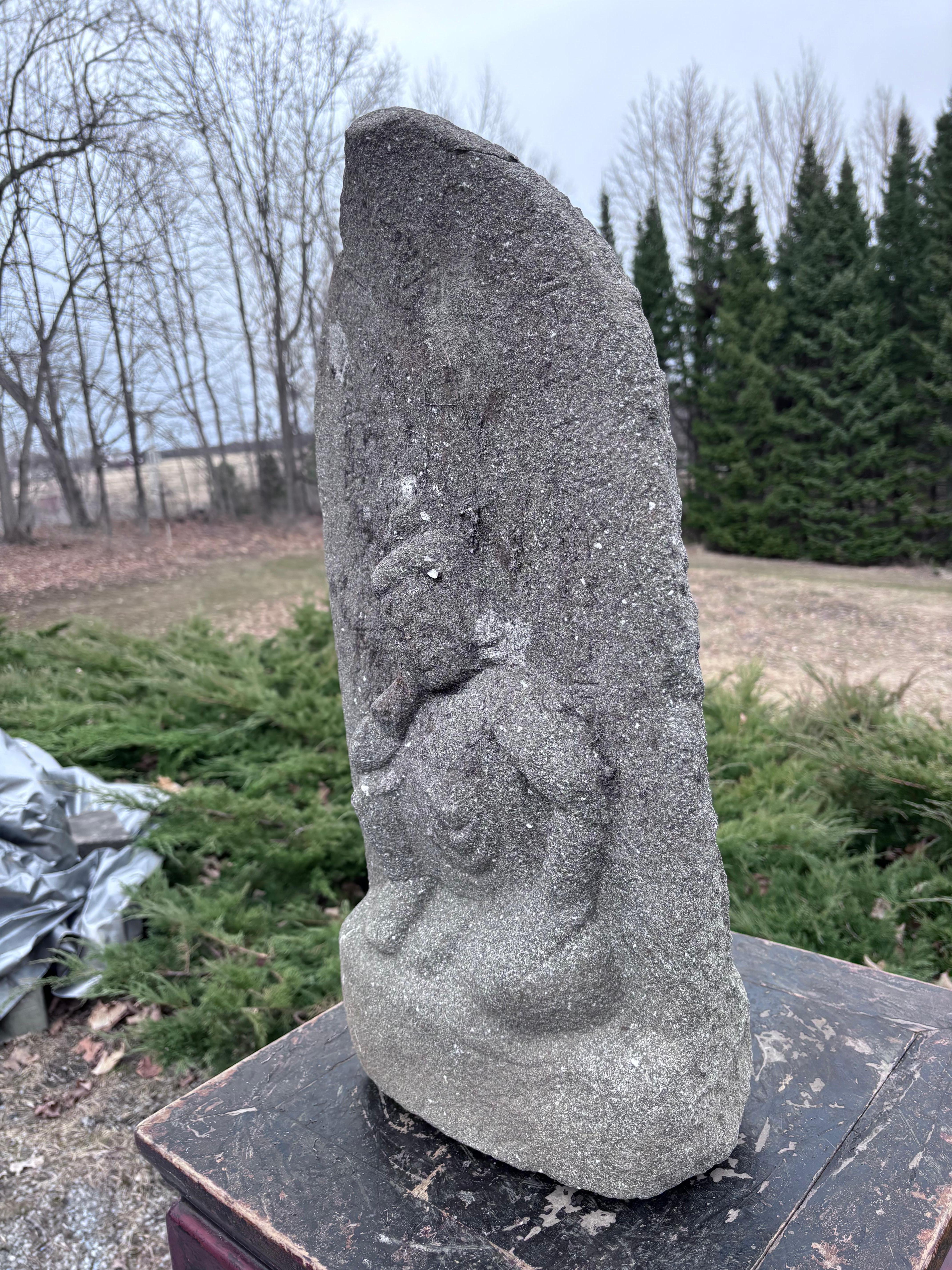 Japonés grande  Antiguo Jardín de Piedra Kanon Guan Yin en Ease Real S. XIX, firmado en venta 2