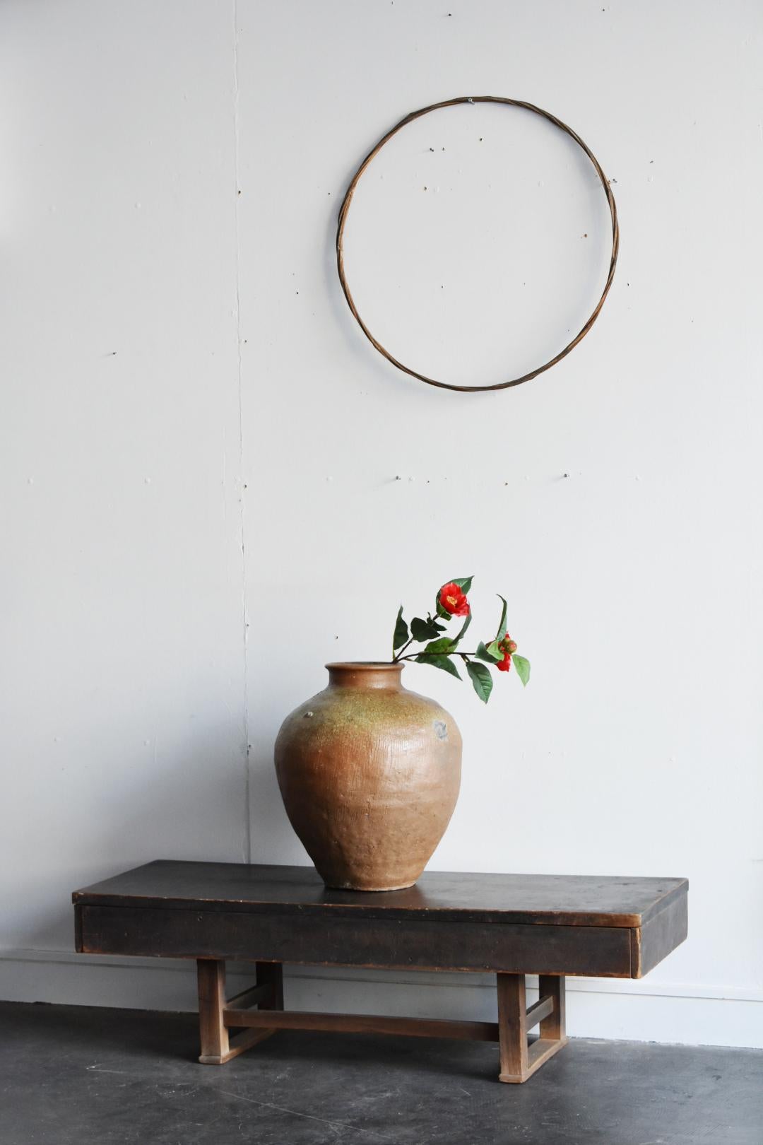 We have a unique Japanese aesthetic sense.
And only we can introduce unique items through our purchasing channels in Japan and the experience we have gained so far, in such a way that no one else can imitate.

It is a very old jar in Japan.
This is