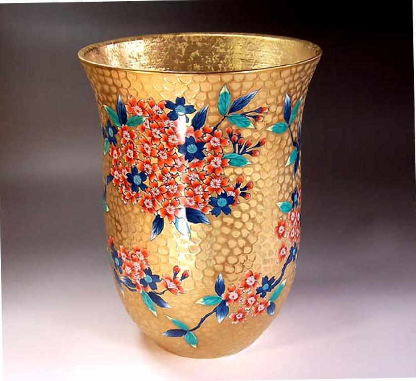 Hand-Painted Japanese Red and Gold Porcelain Vase by Contemporary Master Artist For Sale