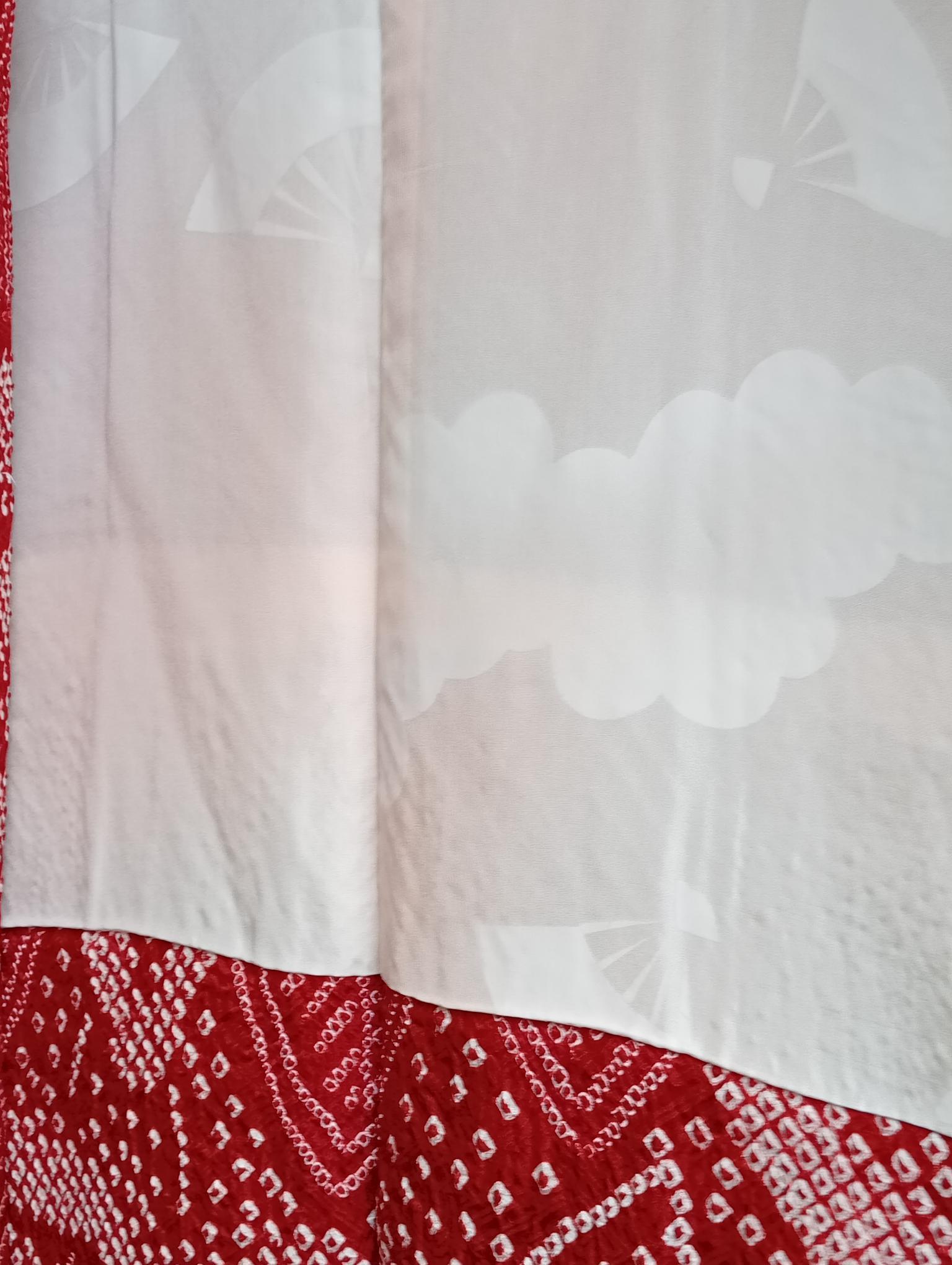 Abrigo Haori Kimono Japonés Rojo y Blanco para Mujer con Shibori de Seda Años 70 en Bueno estado para la venta en Paris, FR