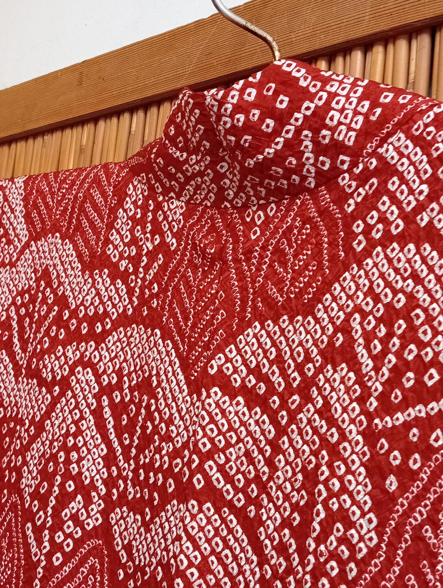 Abrigo Haori Kimono Japonés Rojo y Blanco para Mujer con Shibori de Seda Años 70 en venta 1
