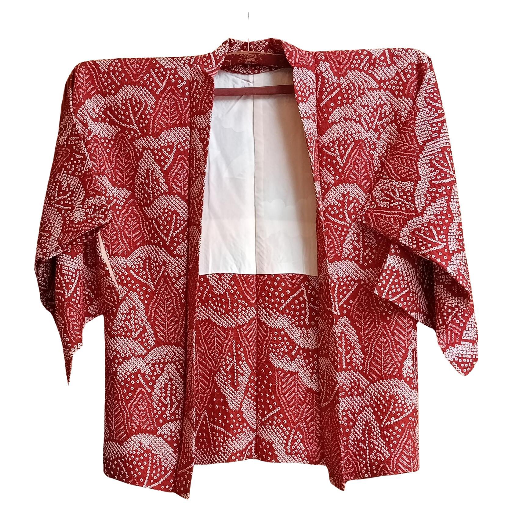 Kimono giapponese Haori rosso e bianco da donna con seta Shibori 1970s