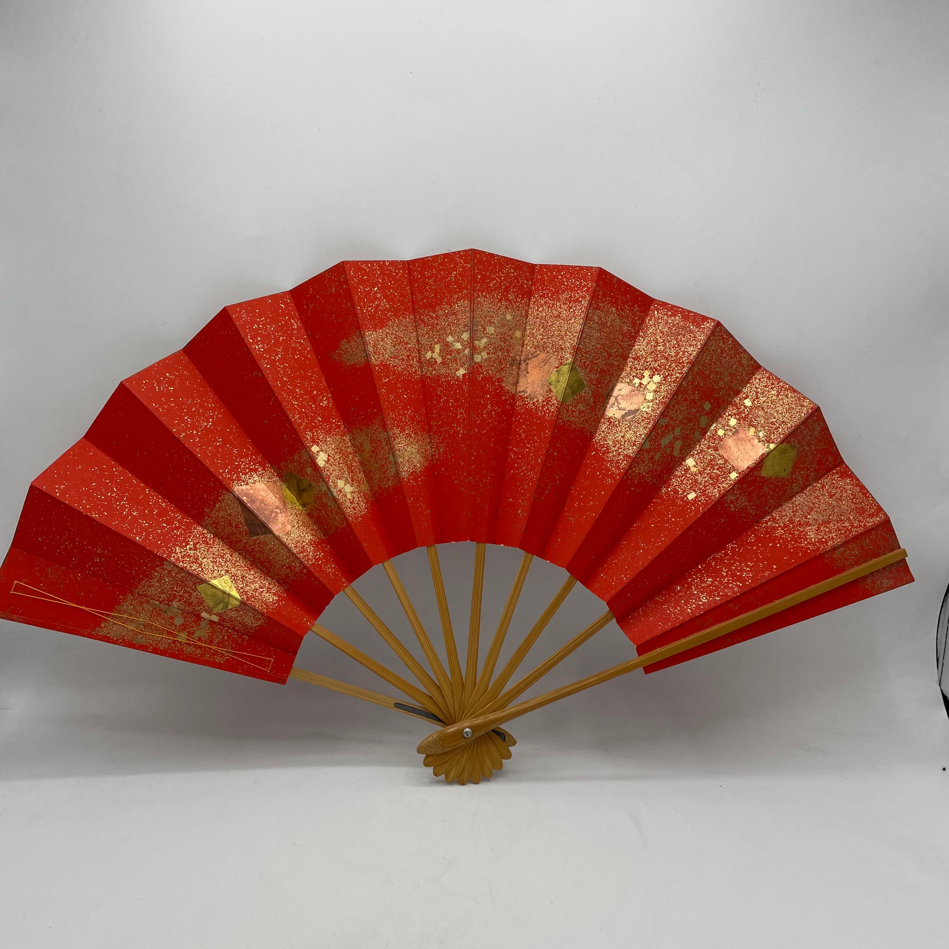 Japanischer Fächer aus rotem Bambus und Papier mit goldener Wendeplatte aus den 1990er Jahren (Showa) im Angebot