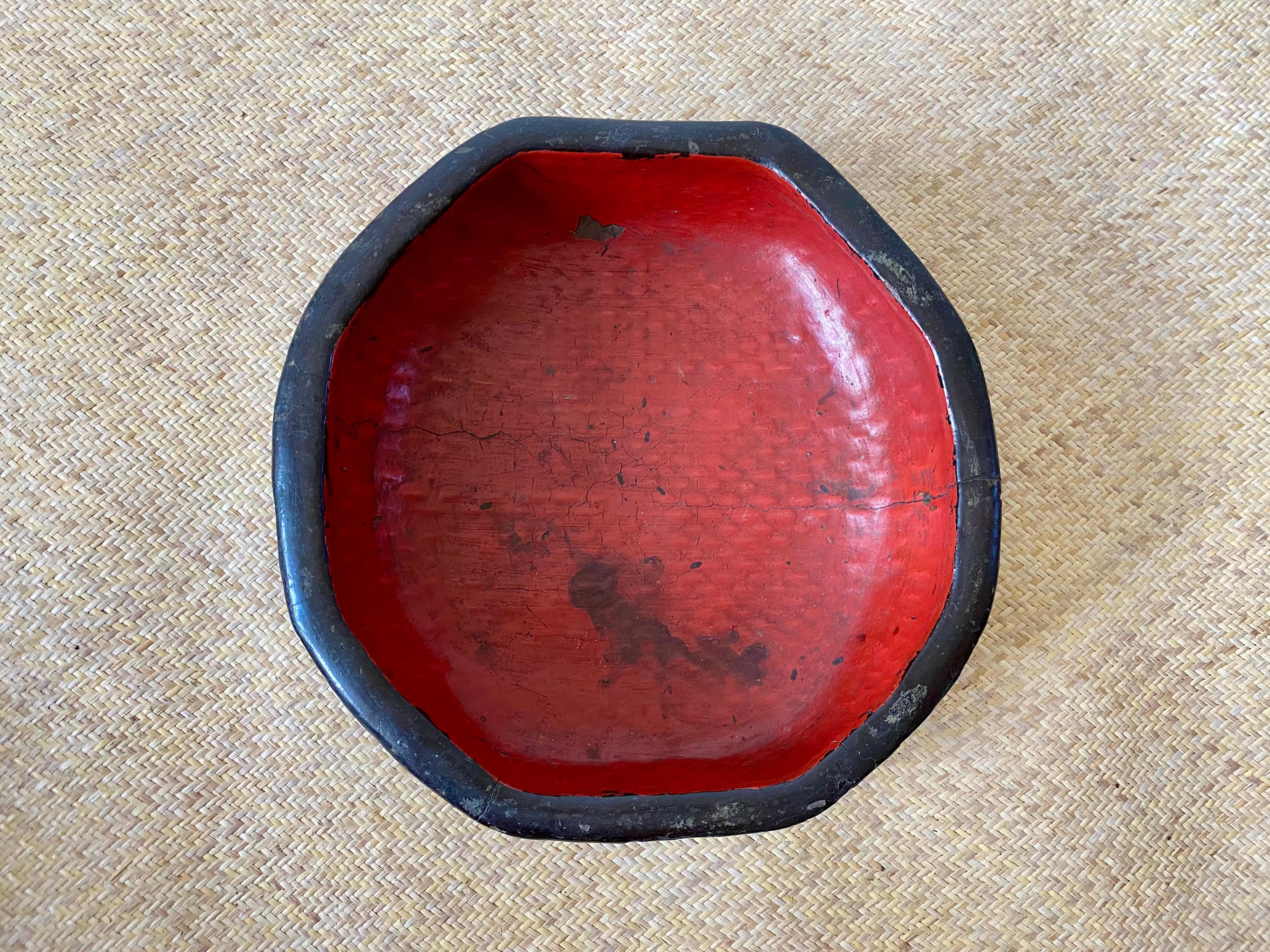 Japanische japanische Schale aus rotem und schwarzem Lack, frühes 20. Jahrhundert (Sonstiges) im Angebot