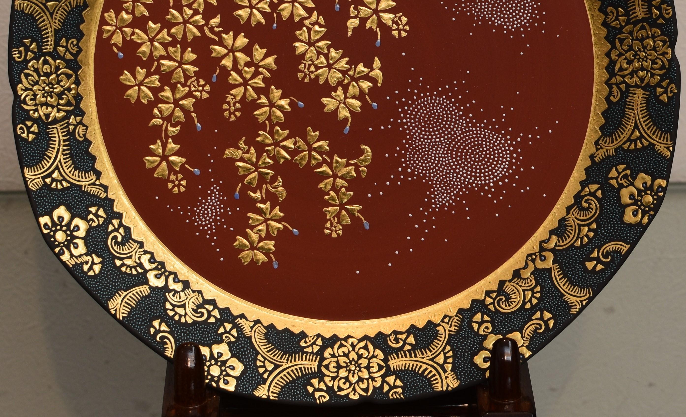 Japanese Red Black Porcelain Platter by Kutani Master Artist In New Condition In Takarazuka, JP