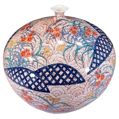 Japanische Vase aus rotem, blauem, cremefarbenem und weißem Porzellan des zeitgenössischen Künstlers, 2