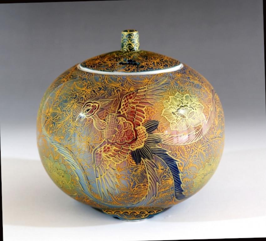 Exquisite contemporary Japanese decorative porcelain vase, an exclusive signature masterpiece in blue and red by highly acclaimed master porcelain artist of the Imari-Arita region of Japan and recipient of numerous awards for his exceptional