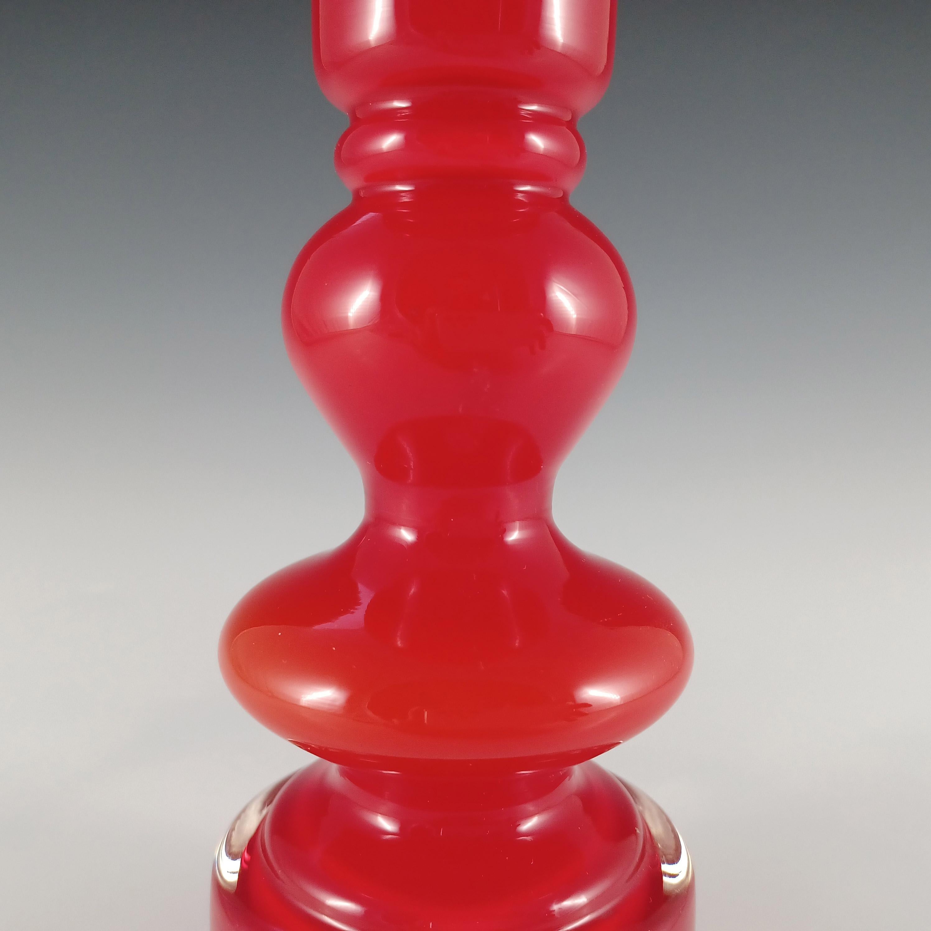 Jarrón japonés de cristal rojo con aro - Estilo sueco Moderno de mediados de siglo en venta