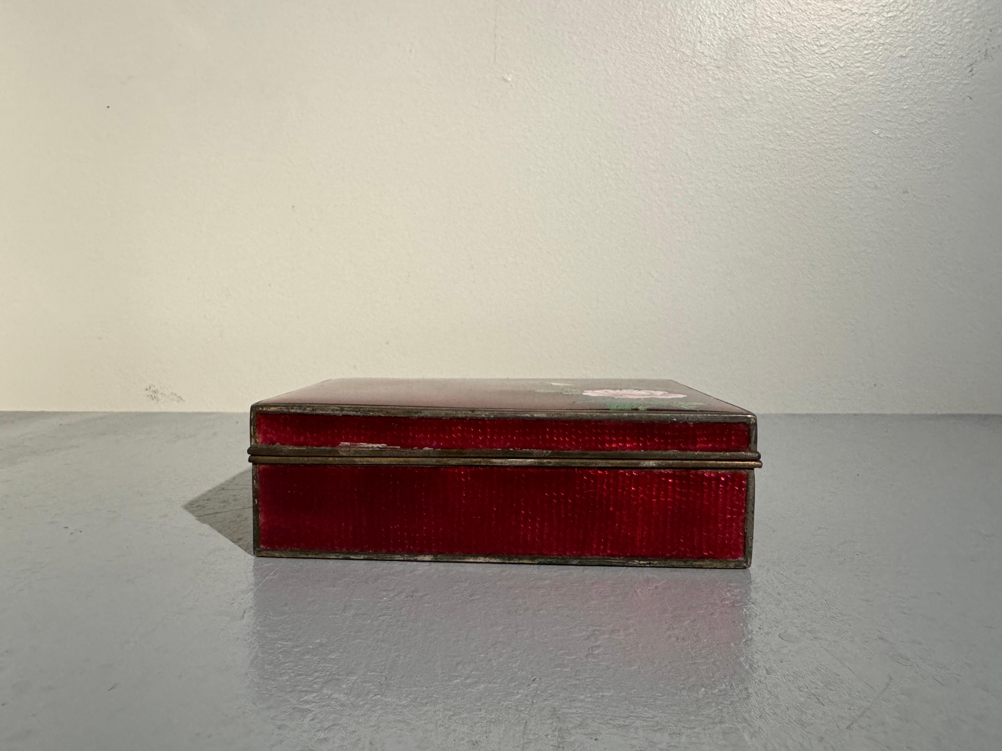Caja de baratijas japonesa de cloisonné rojo Ginbari, Periodo Meiji, hacia 1900, Japón Japonés en venta