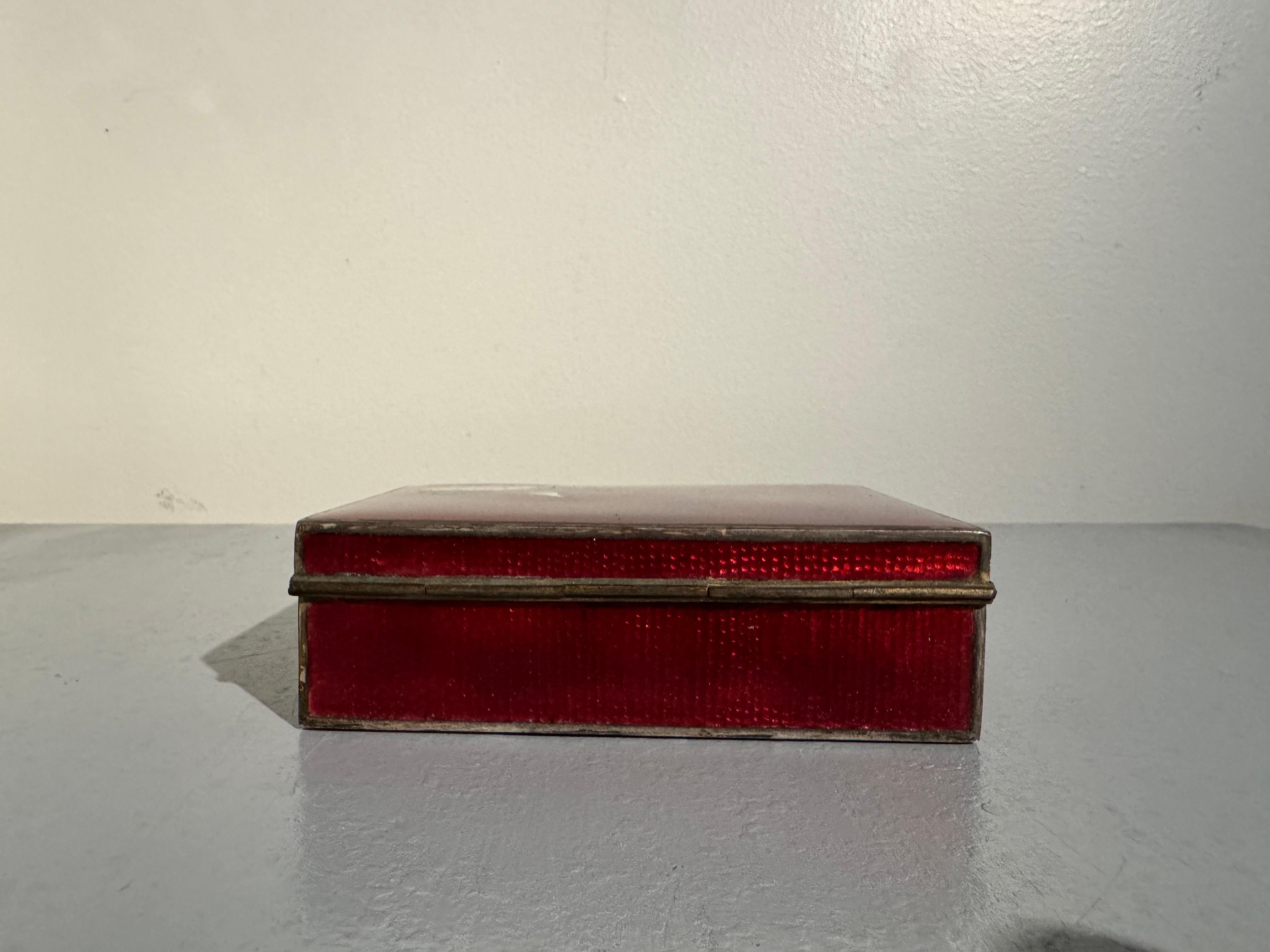 Caja de baratijas japonesa de cloisonné rojo Ginbari, Periodo Meiji, hacia 1900, Japón principios del siglo XX en venta