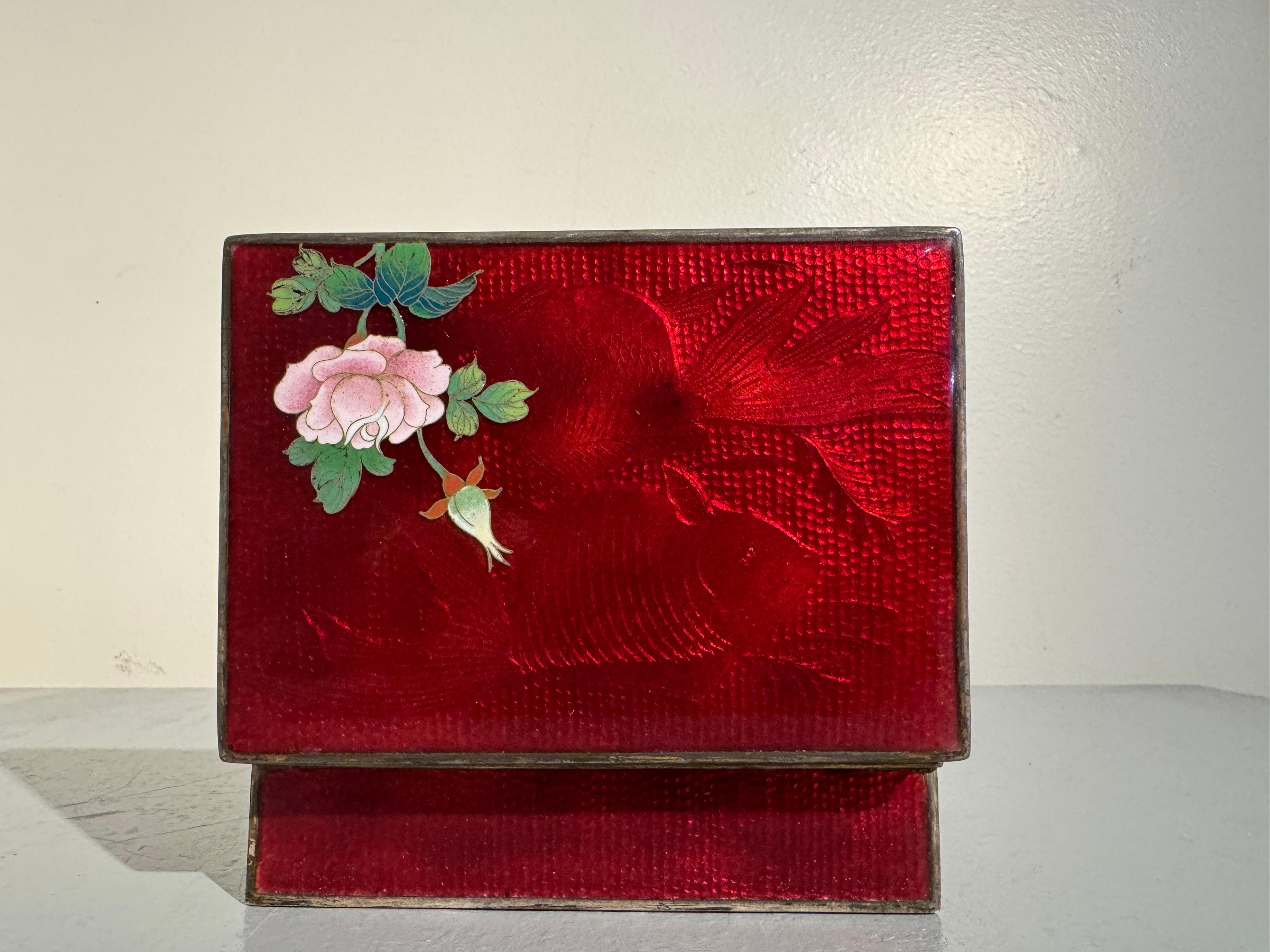 Caja de baratijas japonesa de cloisonné rojo Ginbari, Periodo Meiji, hacia 1900, Japón Metal en venta