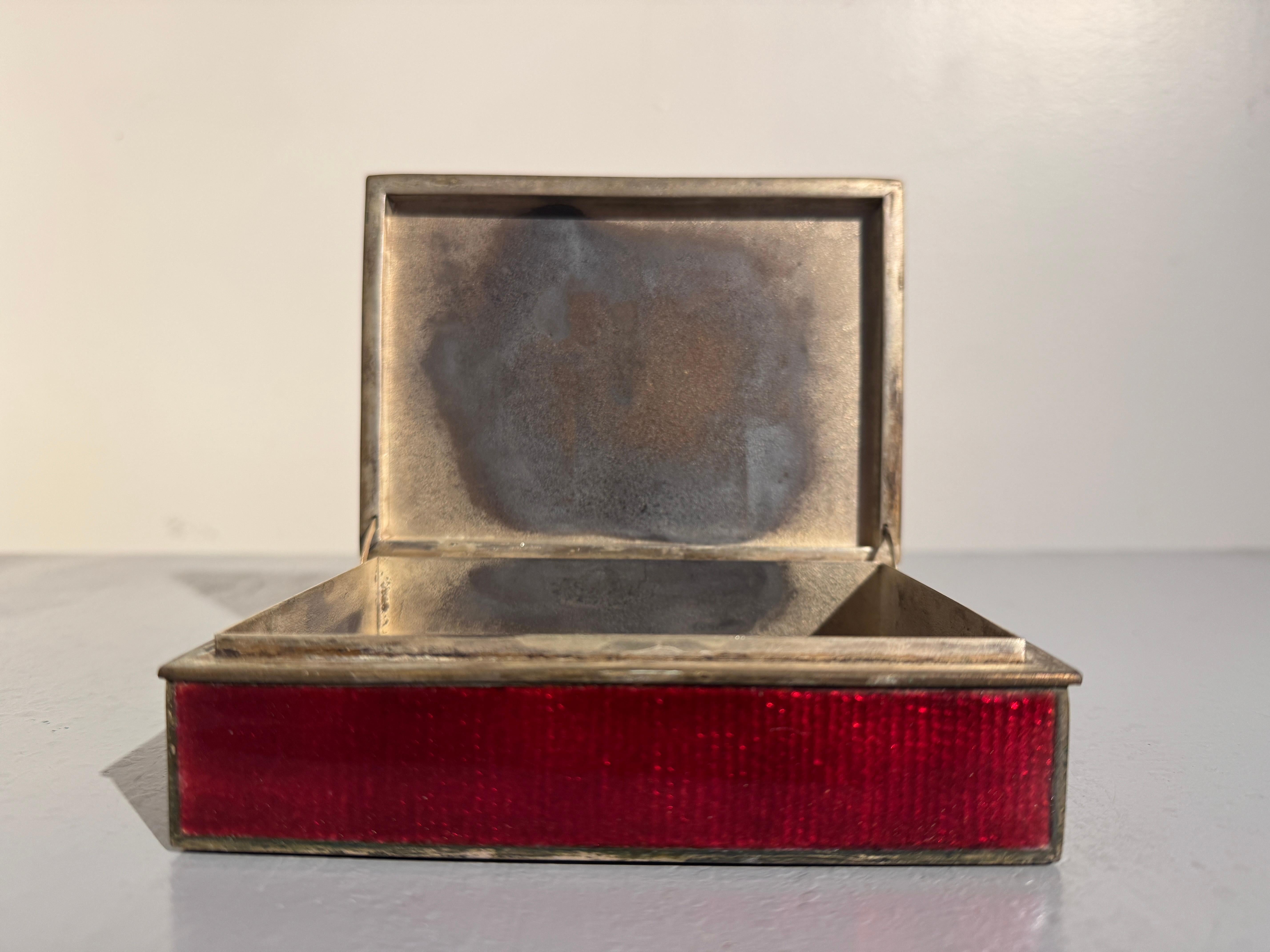 Caja de baratijas japonesa de cloisonné rojo Ginbari, Periodo Meiji, hacia 1900, Japón en venta 1