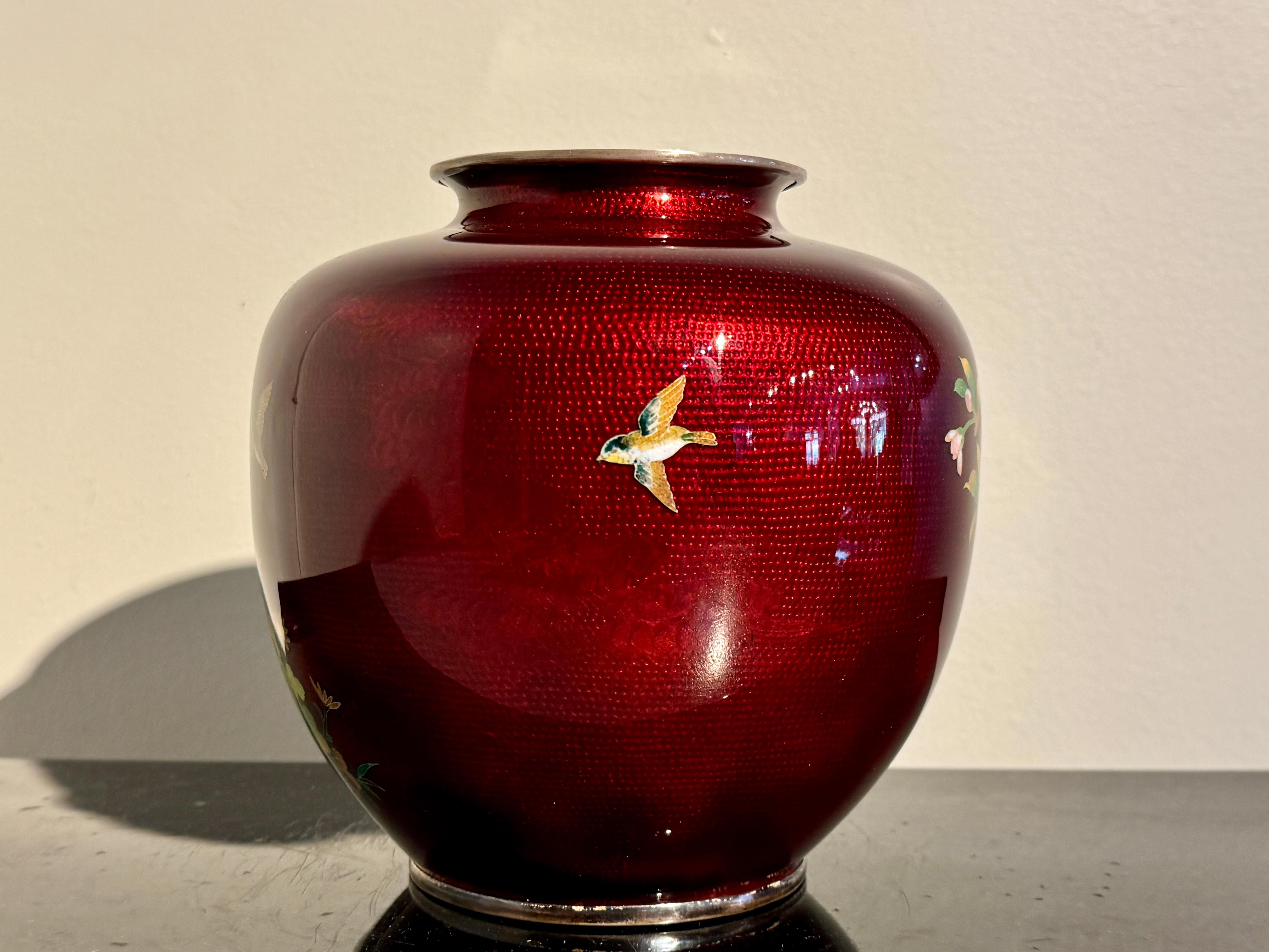 Japanese Red Ginbari Cloisonne Vase, Meiji Period, circa 1900, Japan In Good Condition In Austin, TX