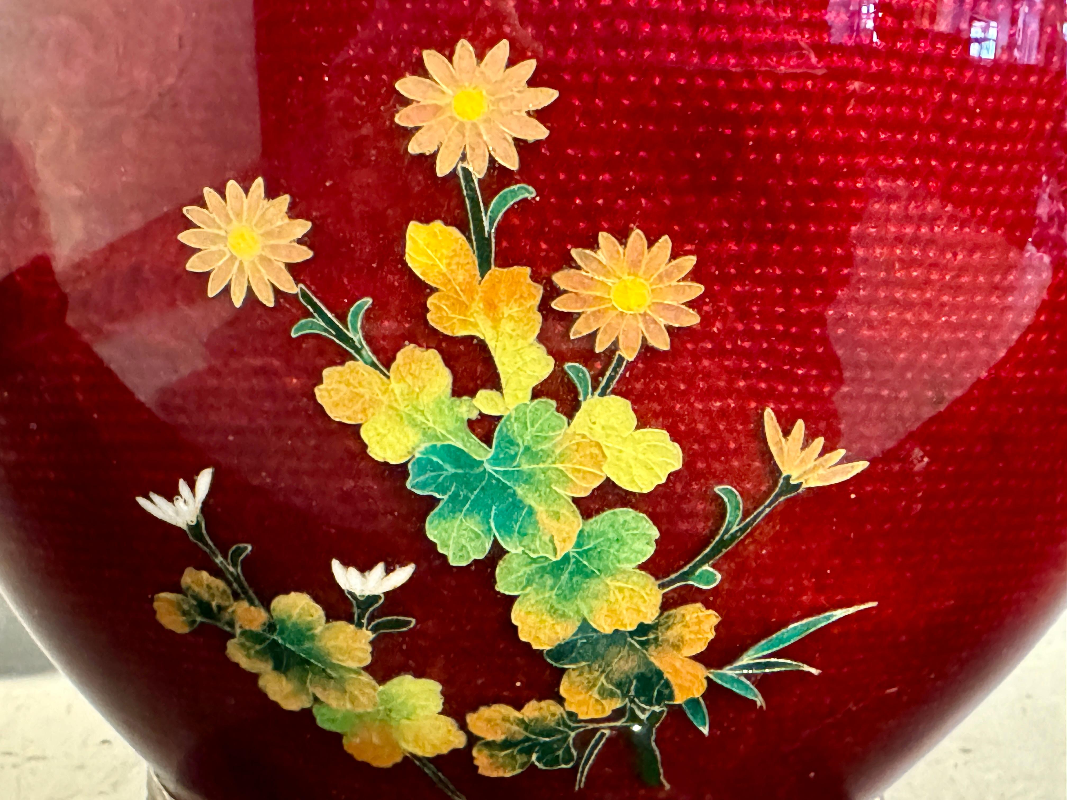 Japanese Red Ginbari Cloisonne Vase, Meiji Period, circa 1900, Japan 2