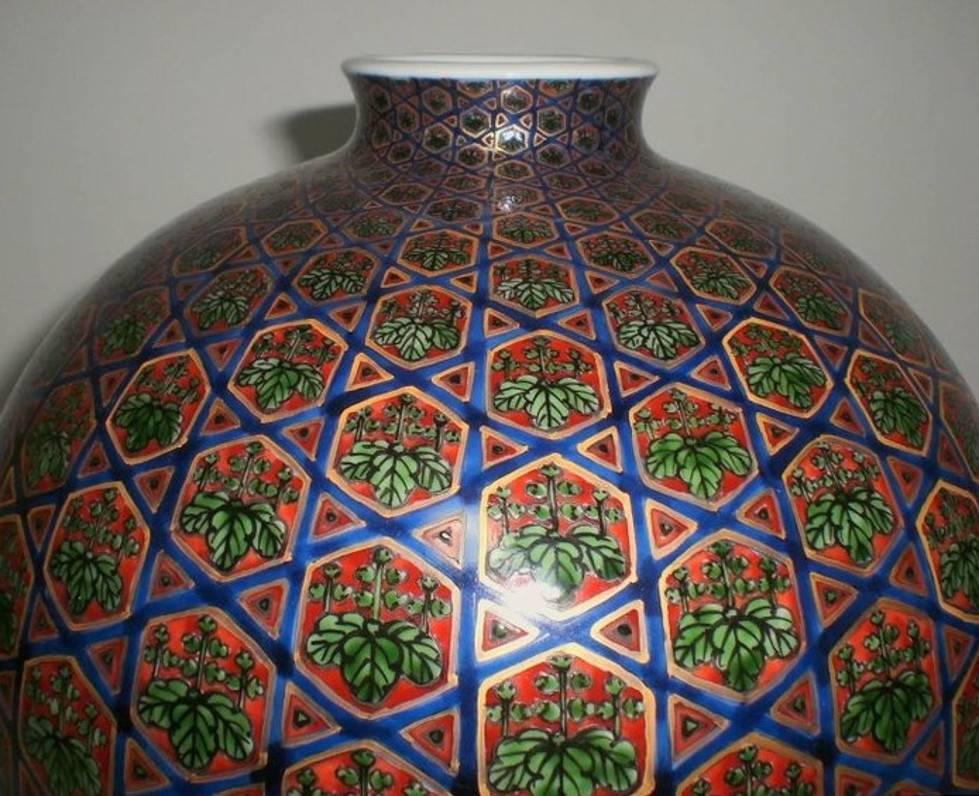 Mesmerizing contemporary decorative porcelain vase, intricately hand-painted and gilded on a stunning progression of hexagons on a beautifully shaped porcelain body in red and green, a signed masterpiece by highly acclaimed award-winning master
