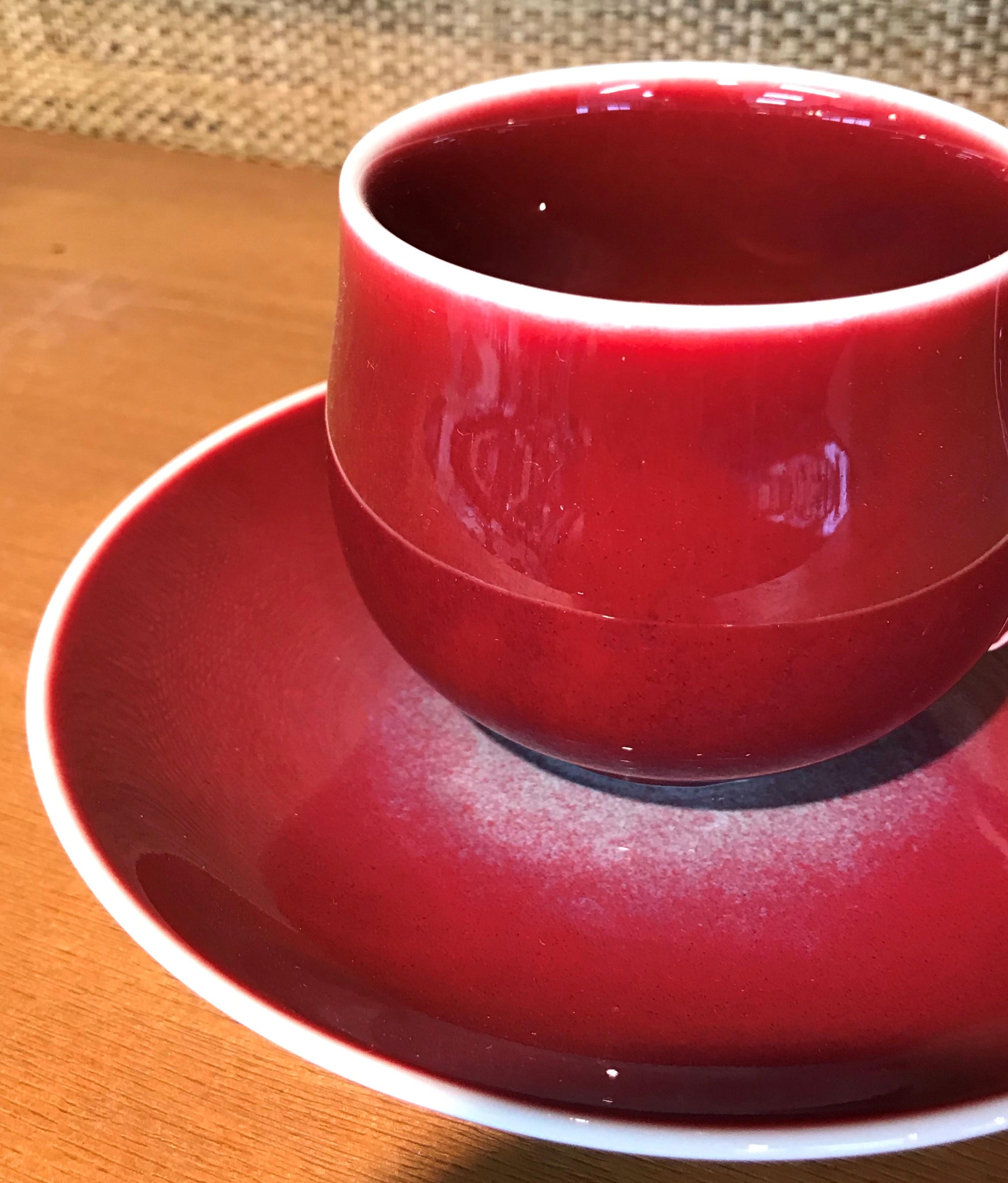 Japanese Red Hand-Glazed Porcelain Cup Saucer by Contemporary Master Artist In New Condition In Takarazuka, JP
