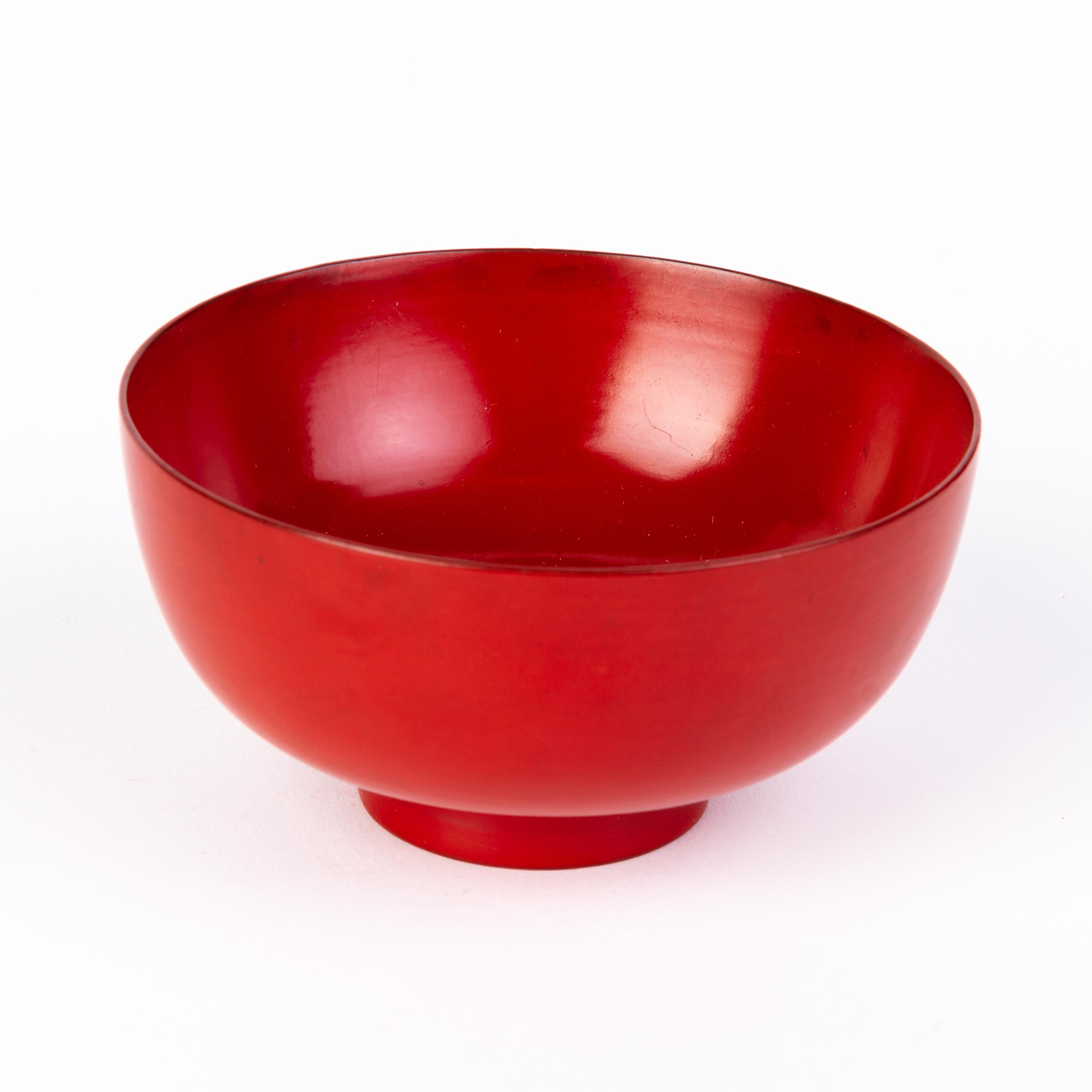 Japanese Red Laquered Bowl  In Good Condition For Sale In Nottingham, GB
