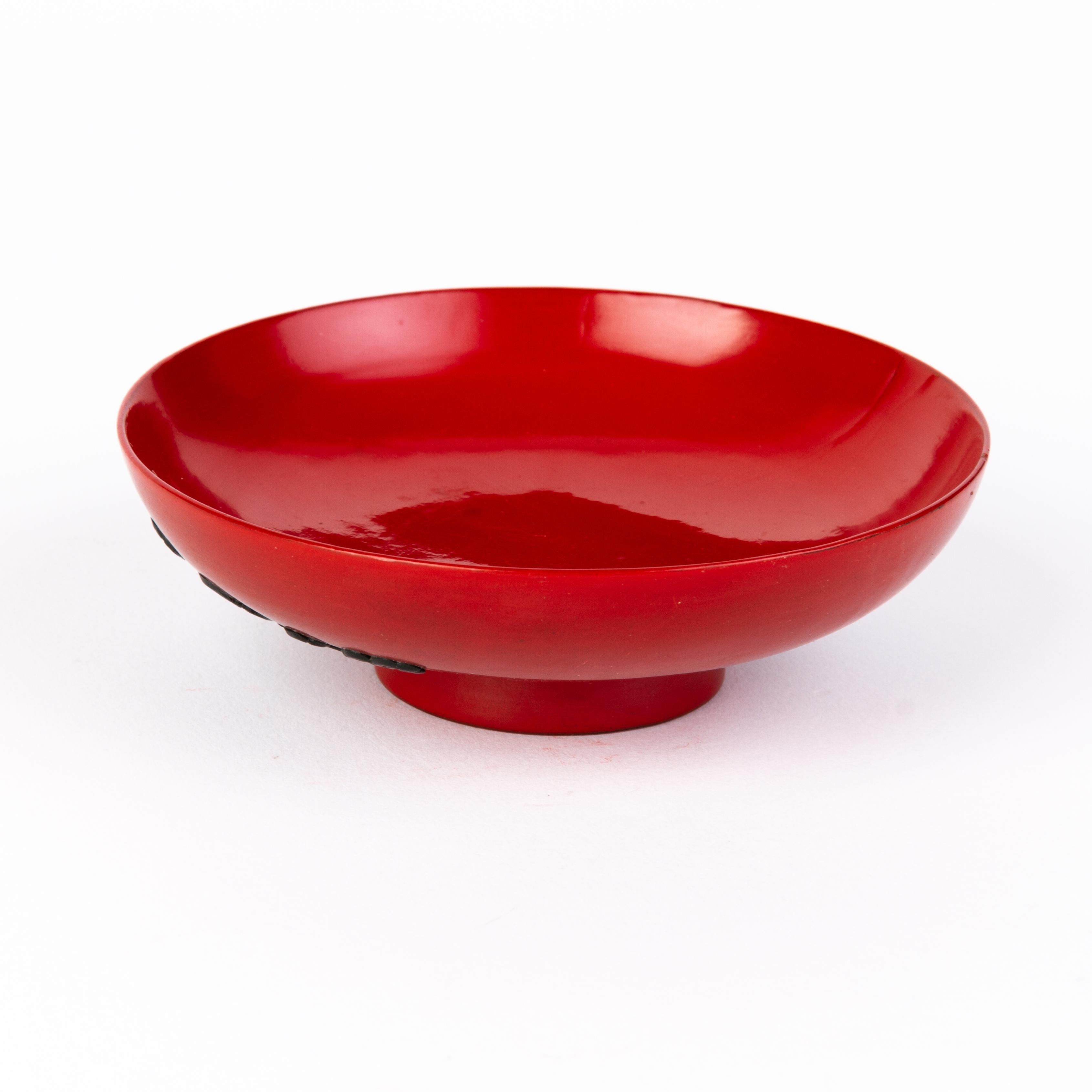 19th Century Japanese Red Laquered Bowl with Relief Flowers For Sale