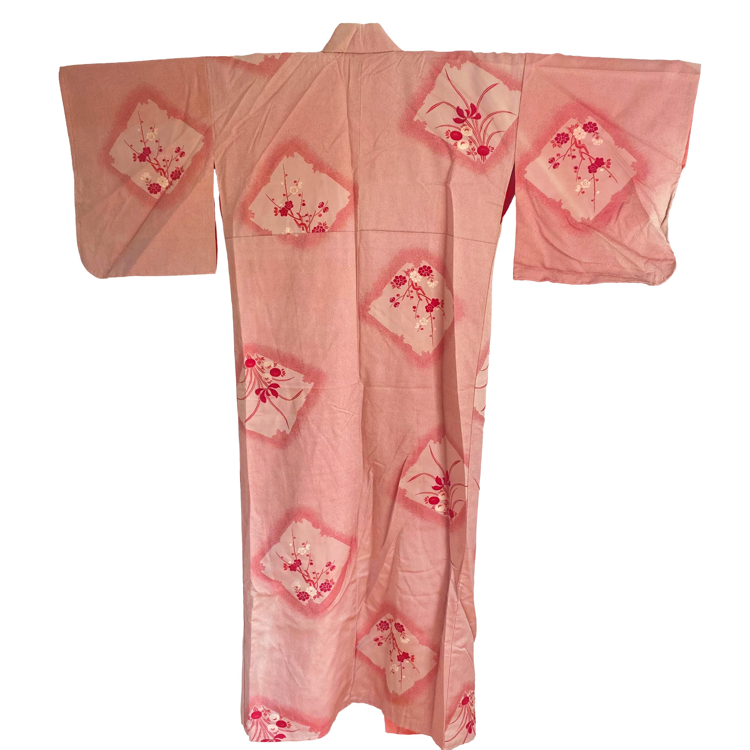 Brown Japanese red peach silk brocade Sakura Kimono - Vintage For Sale