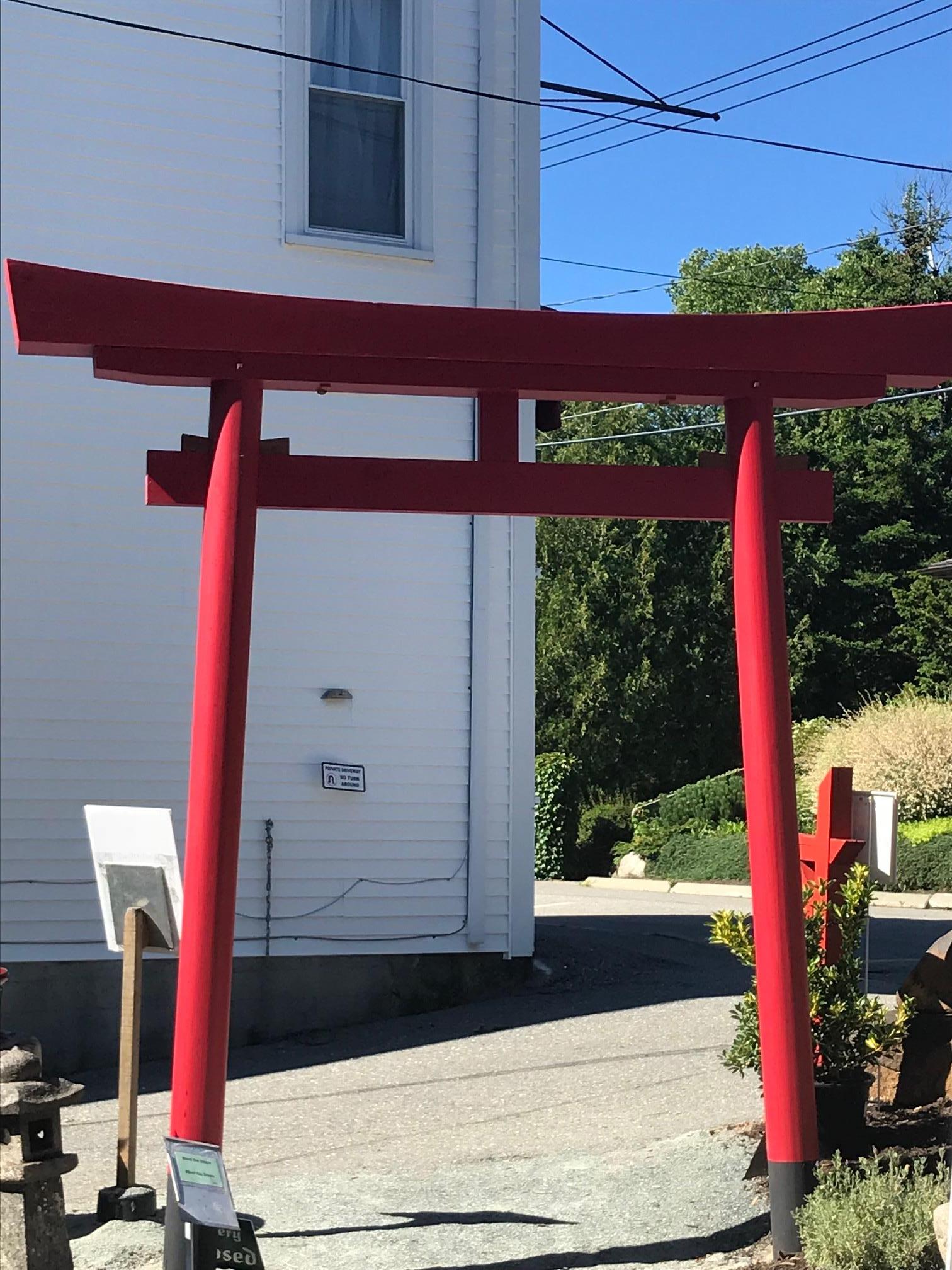 Rotes, handgefertigtes, japanisches Torii-Gartentor in voller Größe  (amerikanisch) im Angebot