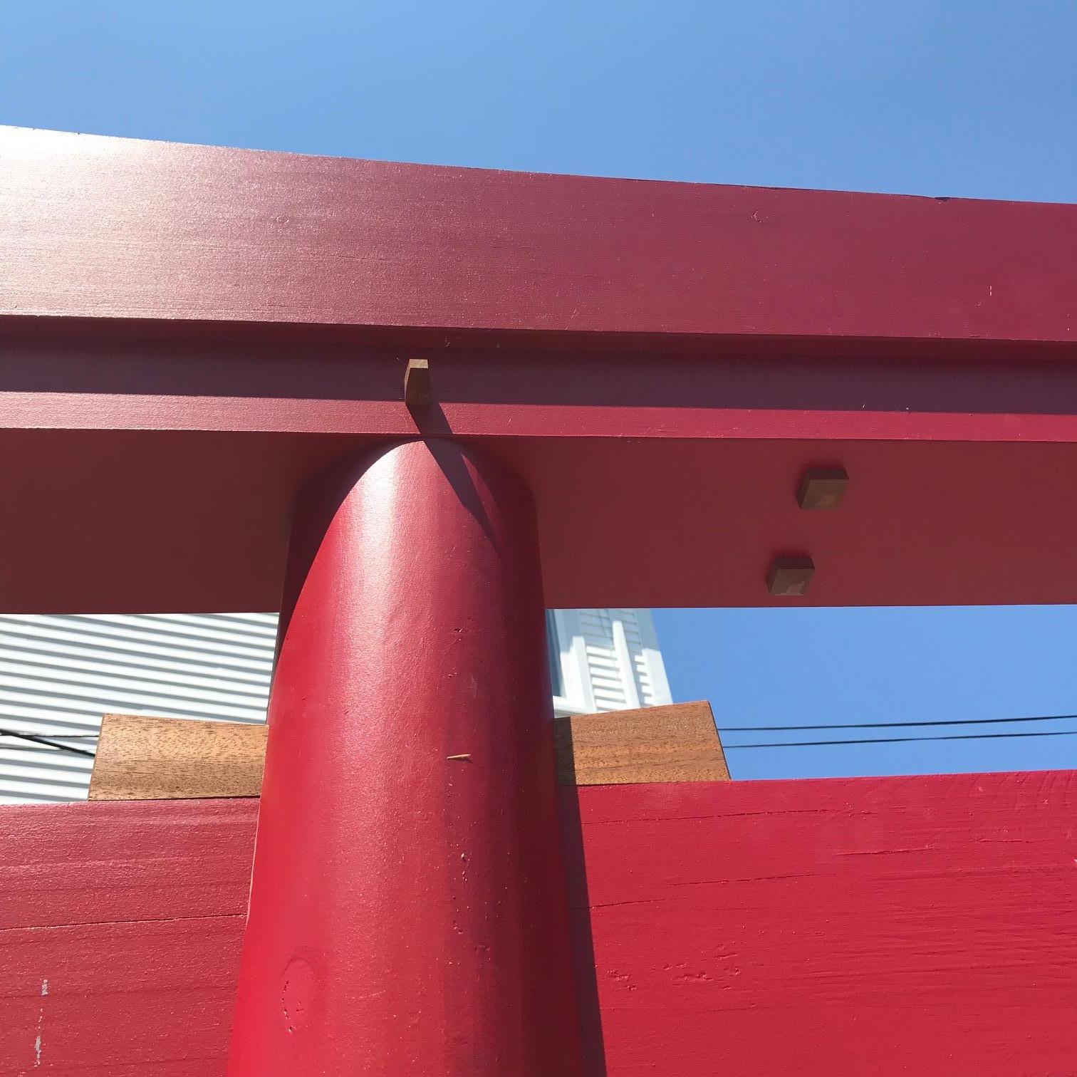 Rotes, handgefertigtes, japanisches Torii-Gartentor in voller Größe  im Angebot 1