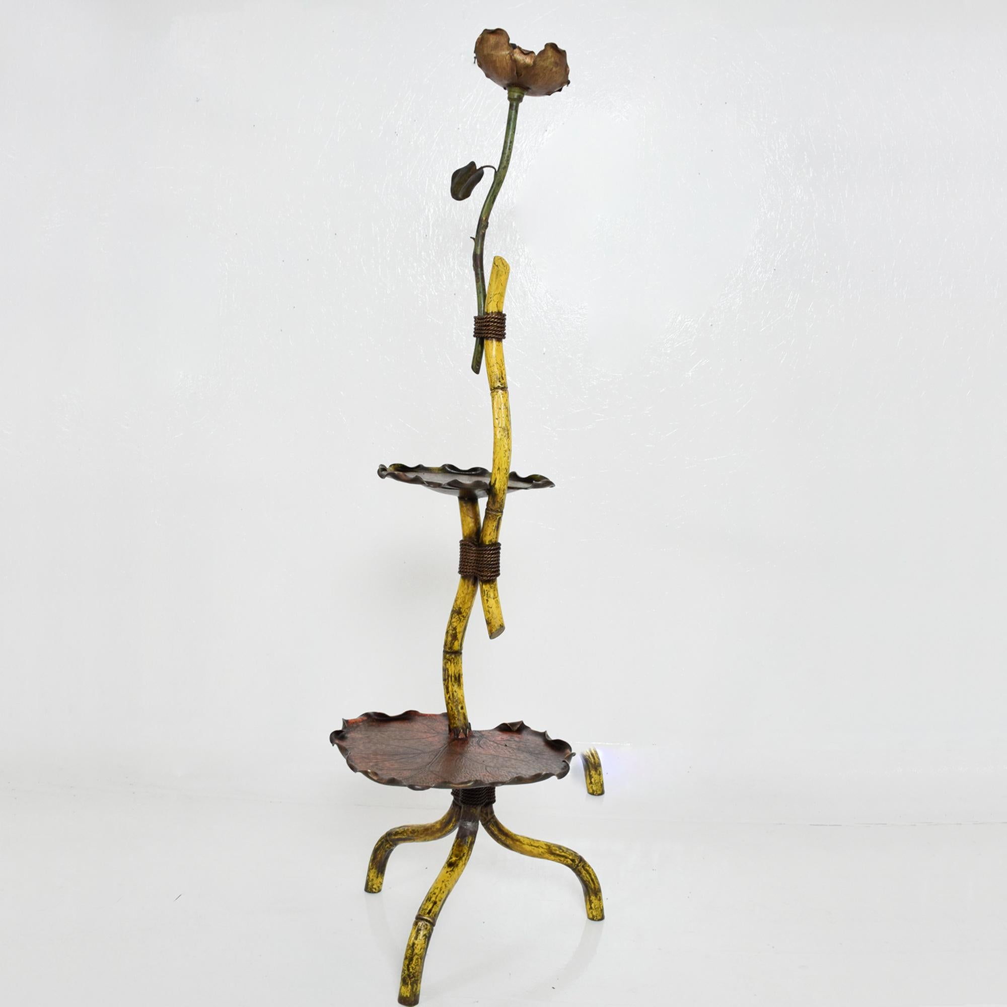 Art Deco graceful budding flower floor lamp in bronze 1930s Regency sculptural beauty with lovely petal leaf design useful as a tray.
In the style of Maison Jansen and Willy Daro.
Dimensions: 67