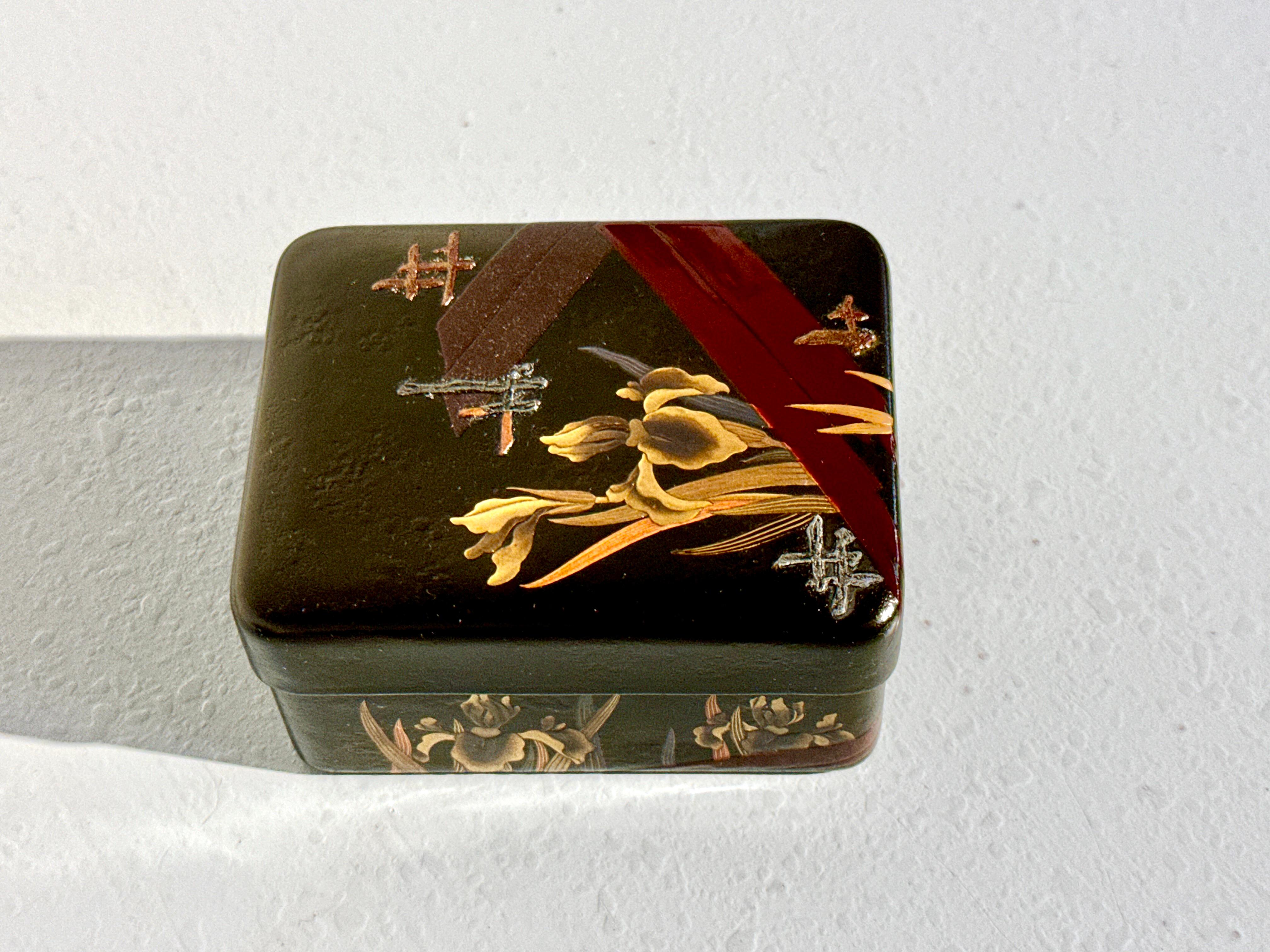 A very special Japanese Rinpa style small lacquer box for incense accessories, kobako, by Santo Kyosui (1816 to 1867), late Edo period (1603 to 1868), mid 19th century, Kyoto, Japan.

The delicate lacquer box features a highly unusual dark green