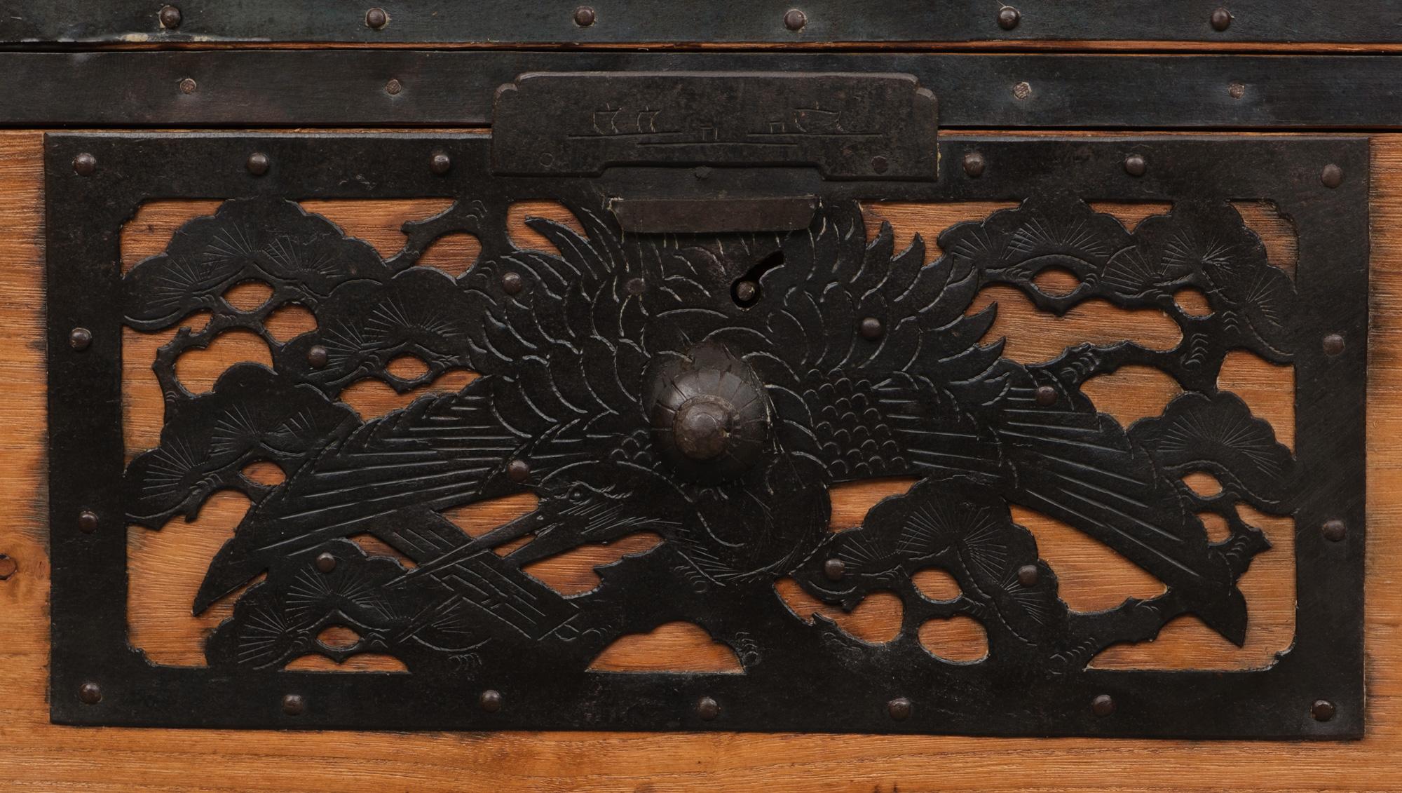 Japanese Sado ishô dansu 衣装箪笥 (cabinet of drawers) with elaborate hardware 2