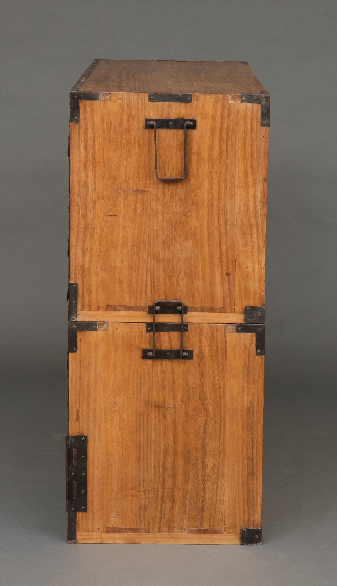 Japanese Sado ishô dansu 衣装箪笥 (cabinet of drawers) with elaborate hardware For Sale 2