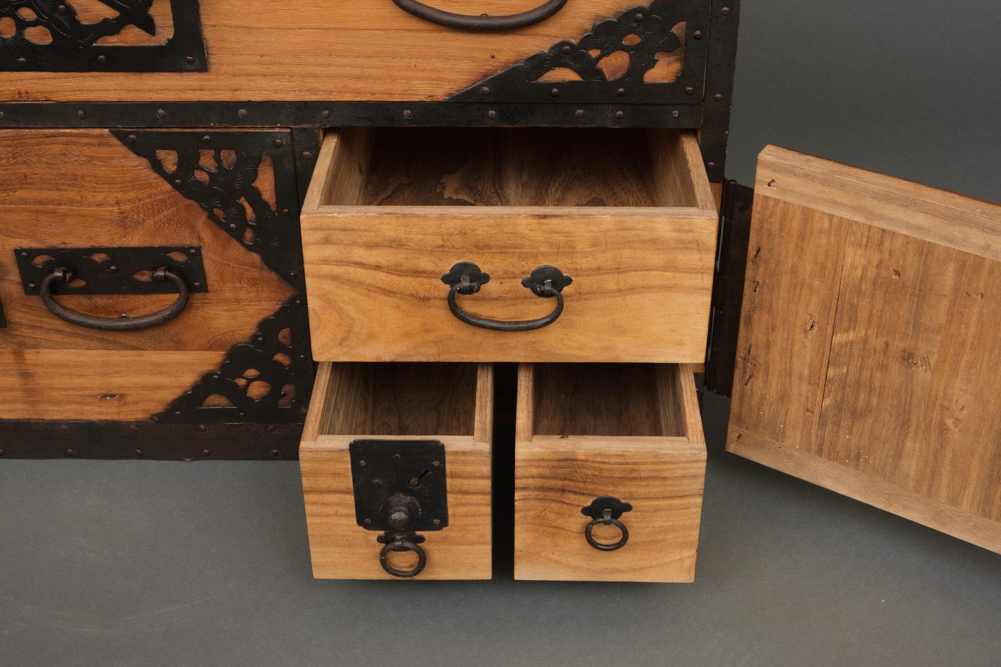 Japanese Sado ishô dansu 衣装箪笥 (cabinet of drawers) with elaborate hardware For Sale 6