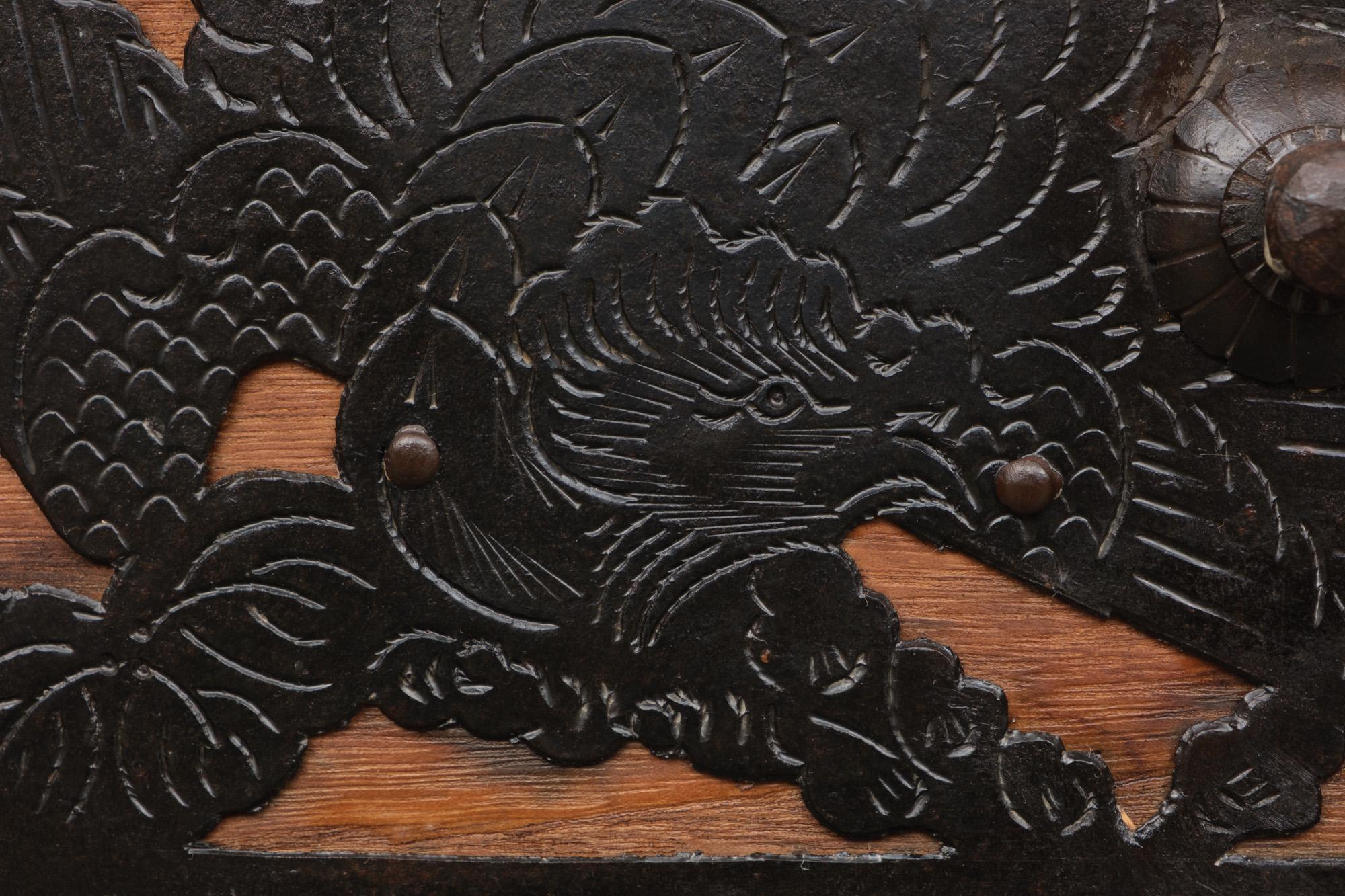 Japanese Sado ishô dansu 衣装箪笥 (cabinet of drawers) with elaborate hardware For Sale 9