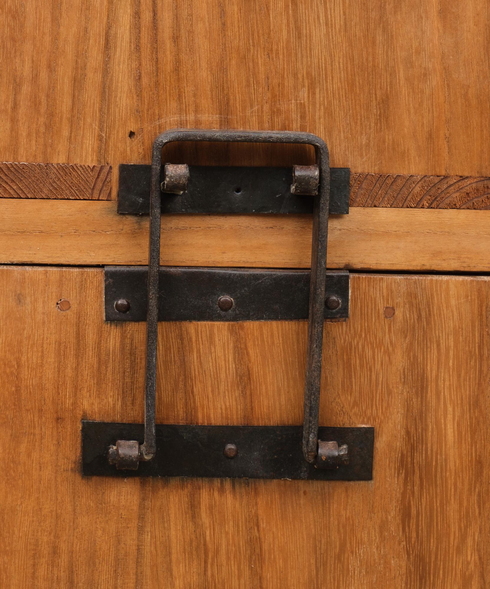 Japanese Sado ishô dansu 衣装箪笥 (cabinet of drawers) with elaborate hardware For Sale 11