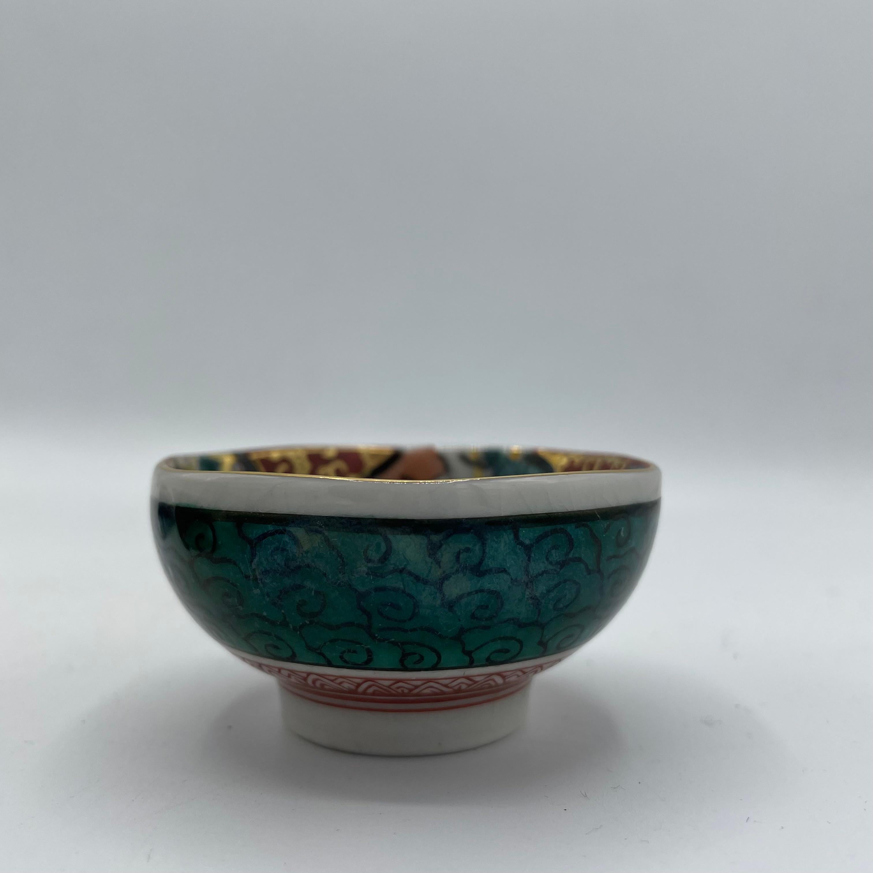 Japanische Sake-Tasse Ochoko-Porzellan Paysage Kutani Ware 1970er Showa im Angebot 5