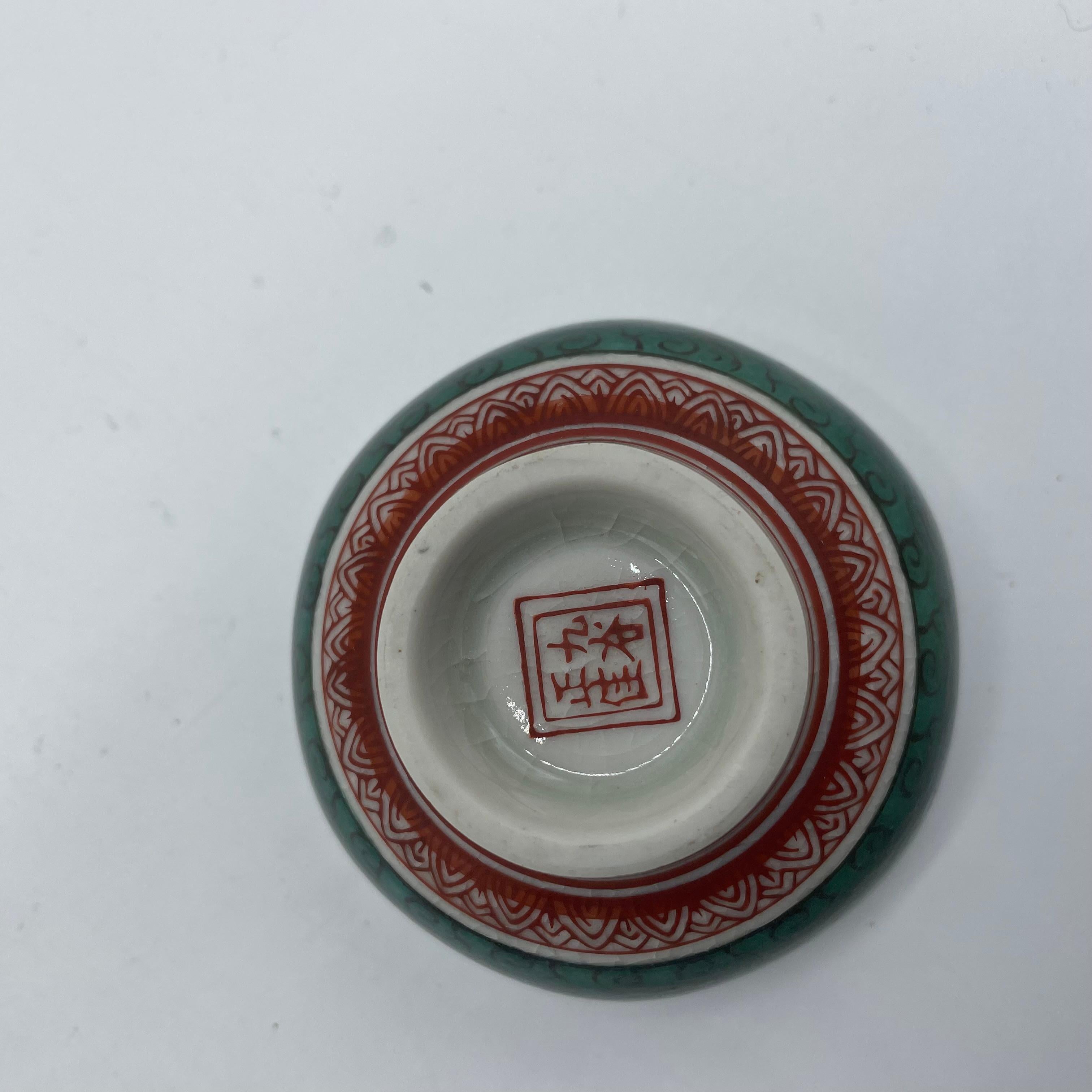 Japanische Sake-Tasse Ochoko-Porzellan Paysage Kutani Ware 1970er Showa im Angebot 6
