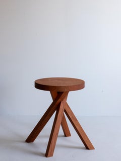 Sgabello giapponese in legno di Sakura ispirato all'artigianato stereotomico francese