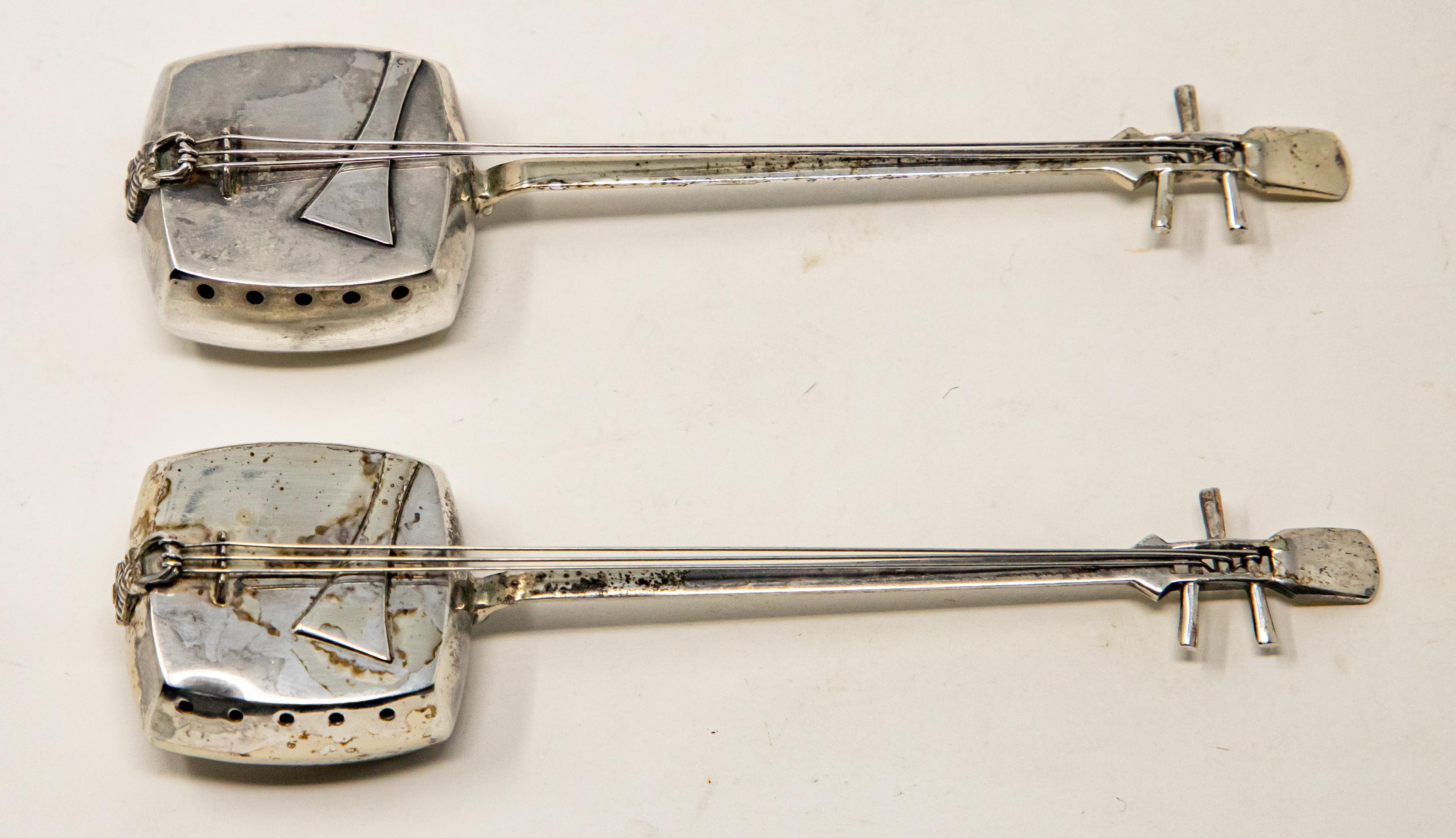 Offering this pair of Japanese salt and pepper shakers. Made to look like a Shamisen these tiny shakers are gorgeous. Marked sterling, Japan on the back.