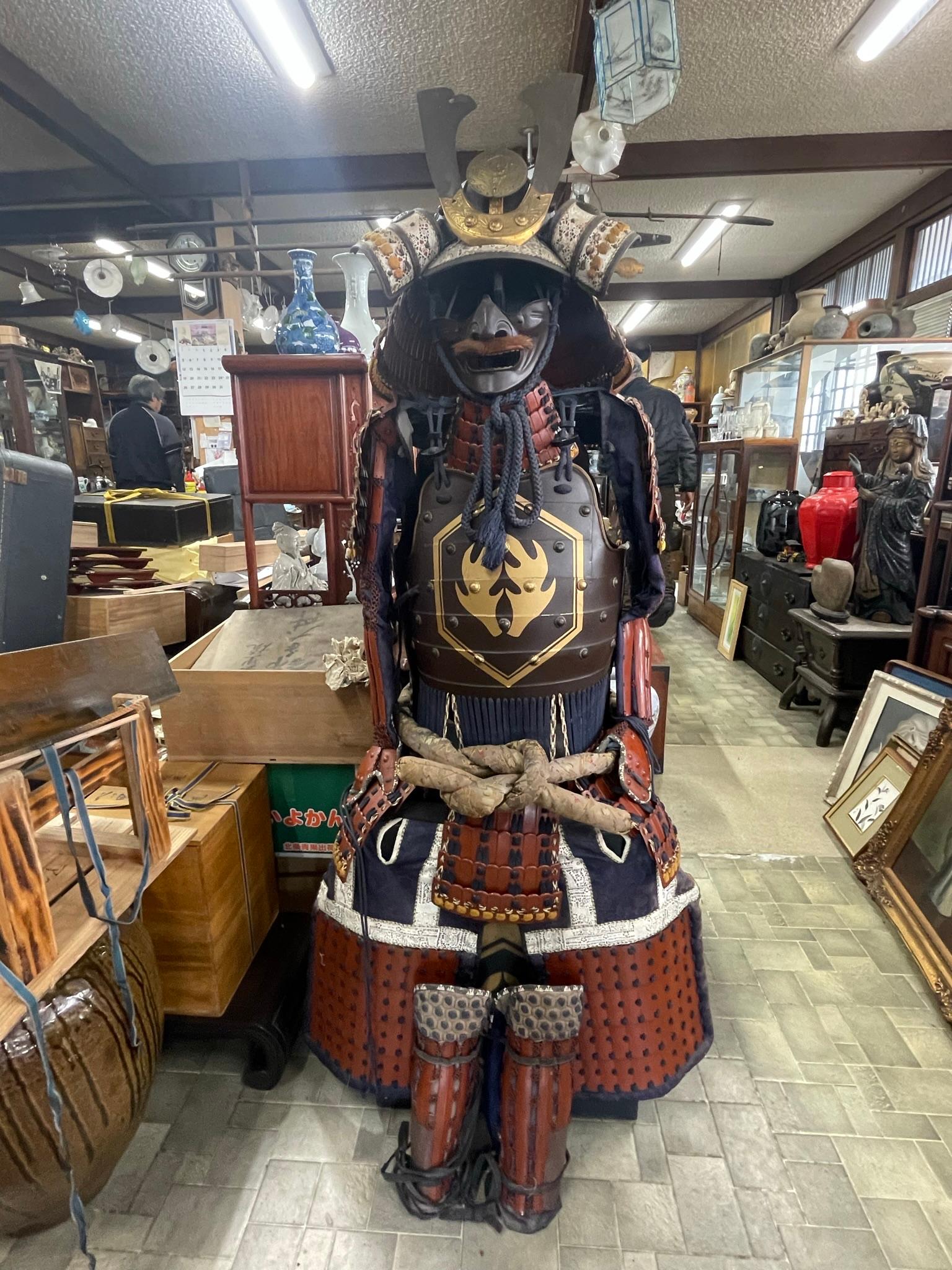 Here's a beautiful and unique way to accent your indoor gallery with this fine treasure from Japan.

Yoroi Samurai adult armor hand made in Japan complete with all parts with all authentic materials : lacquered forged iron, dear skin silk and linen.